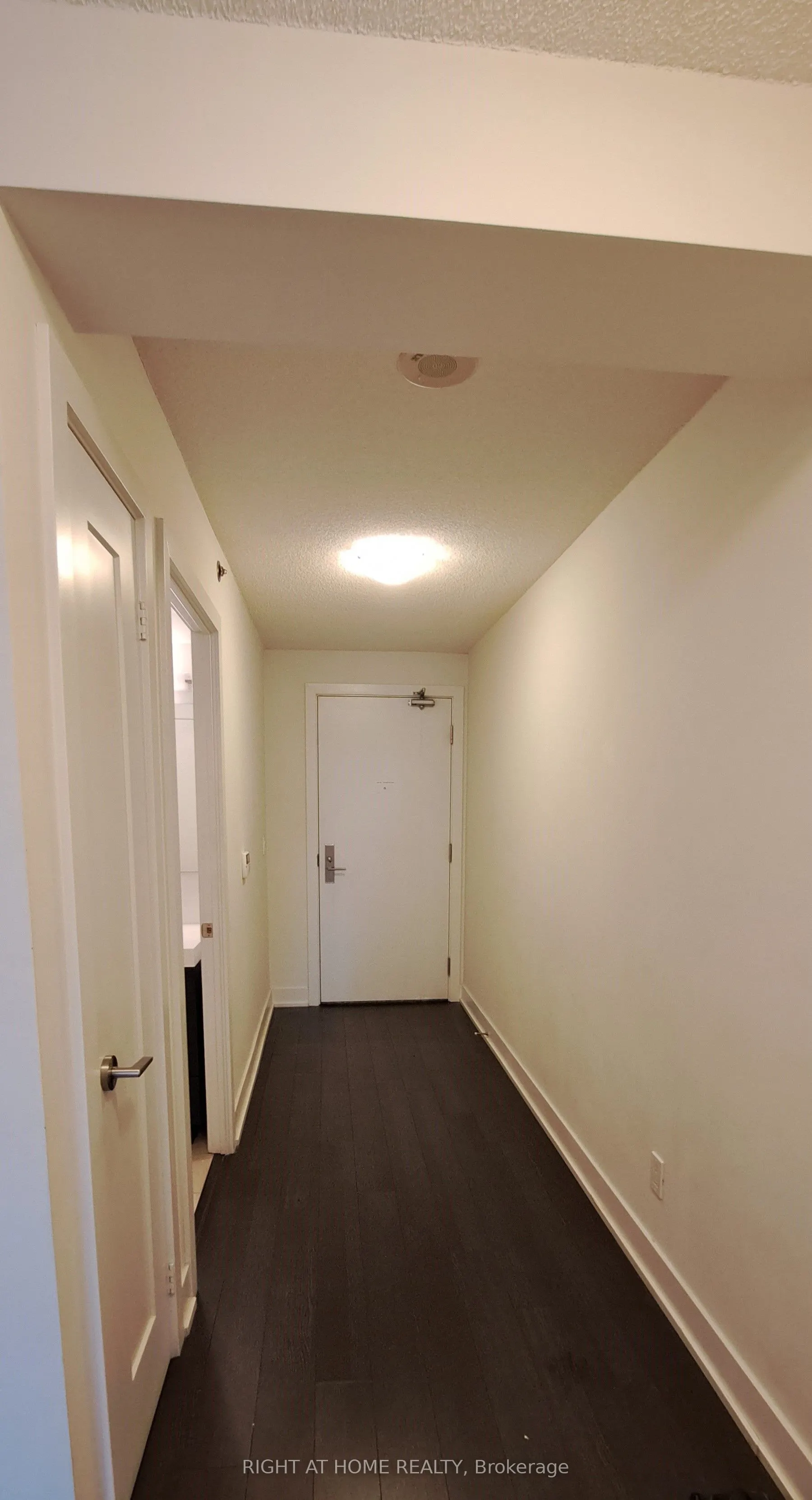 318 Richmond Street W #404