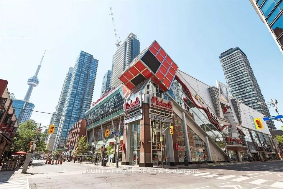 318 Richmond Street W #404