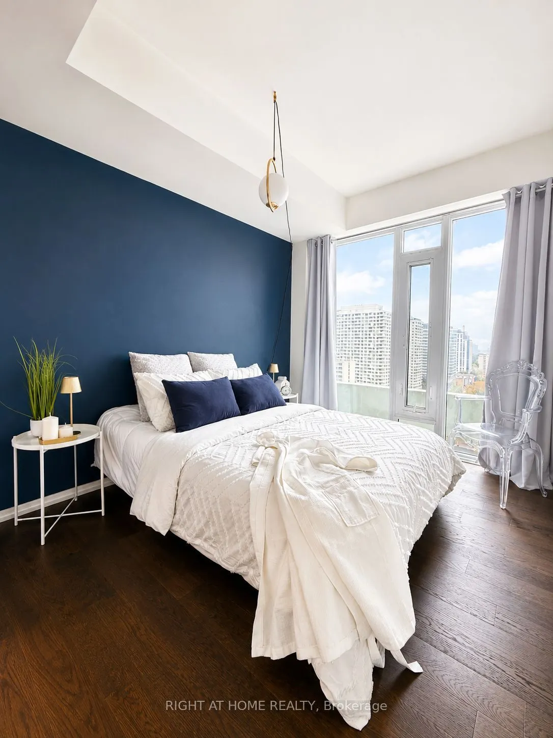 5 Soudan Avenue #2004