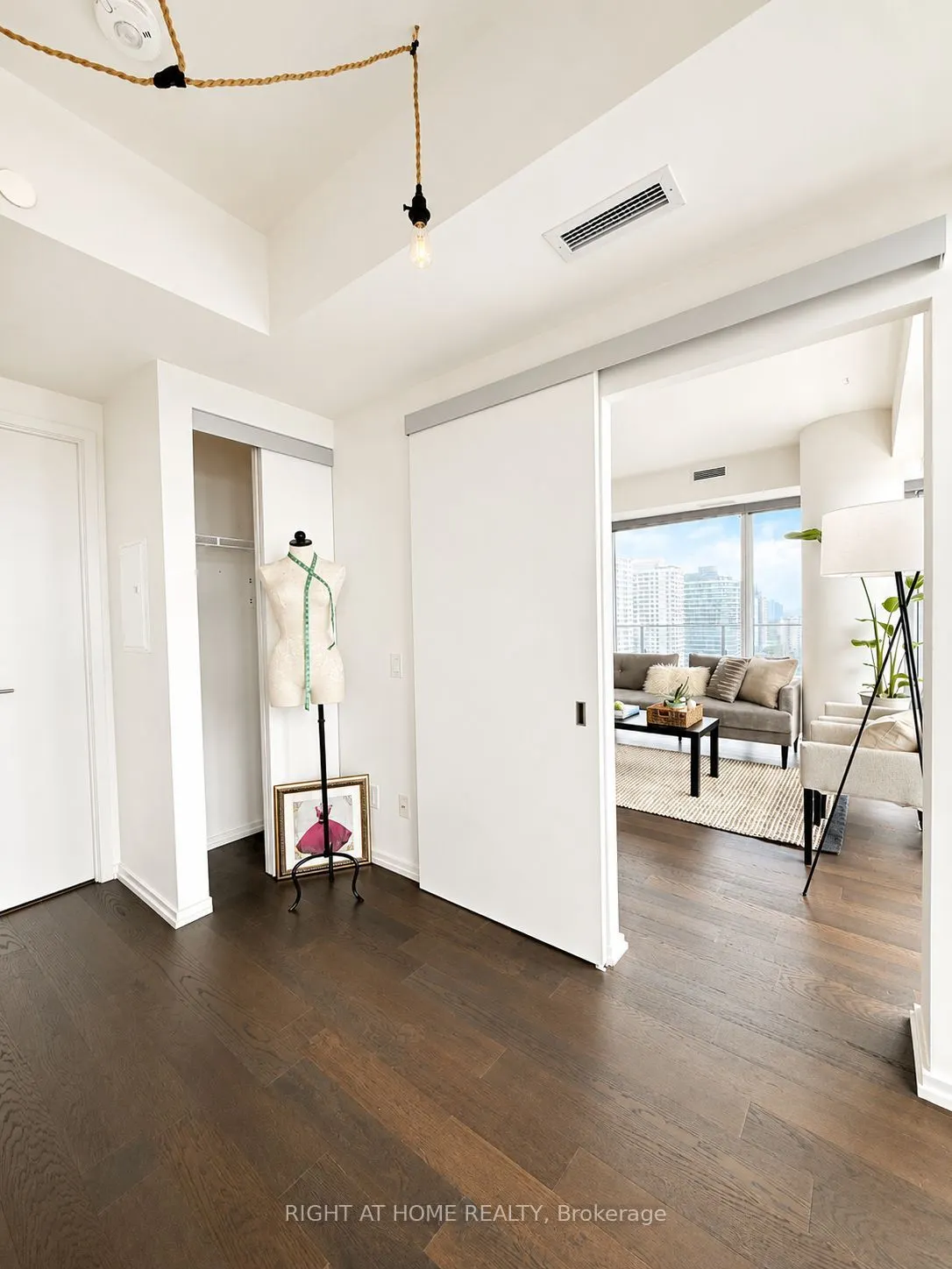5 Soudan Avenue #2004