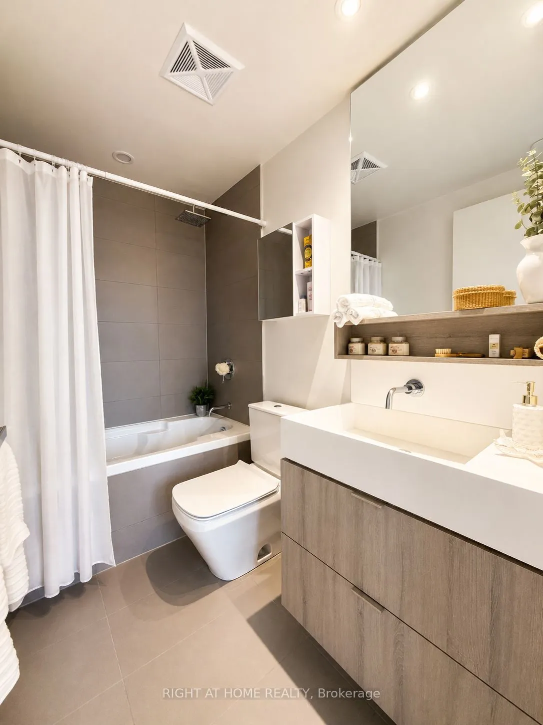 5 Soudan Avenue #2004