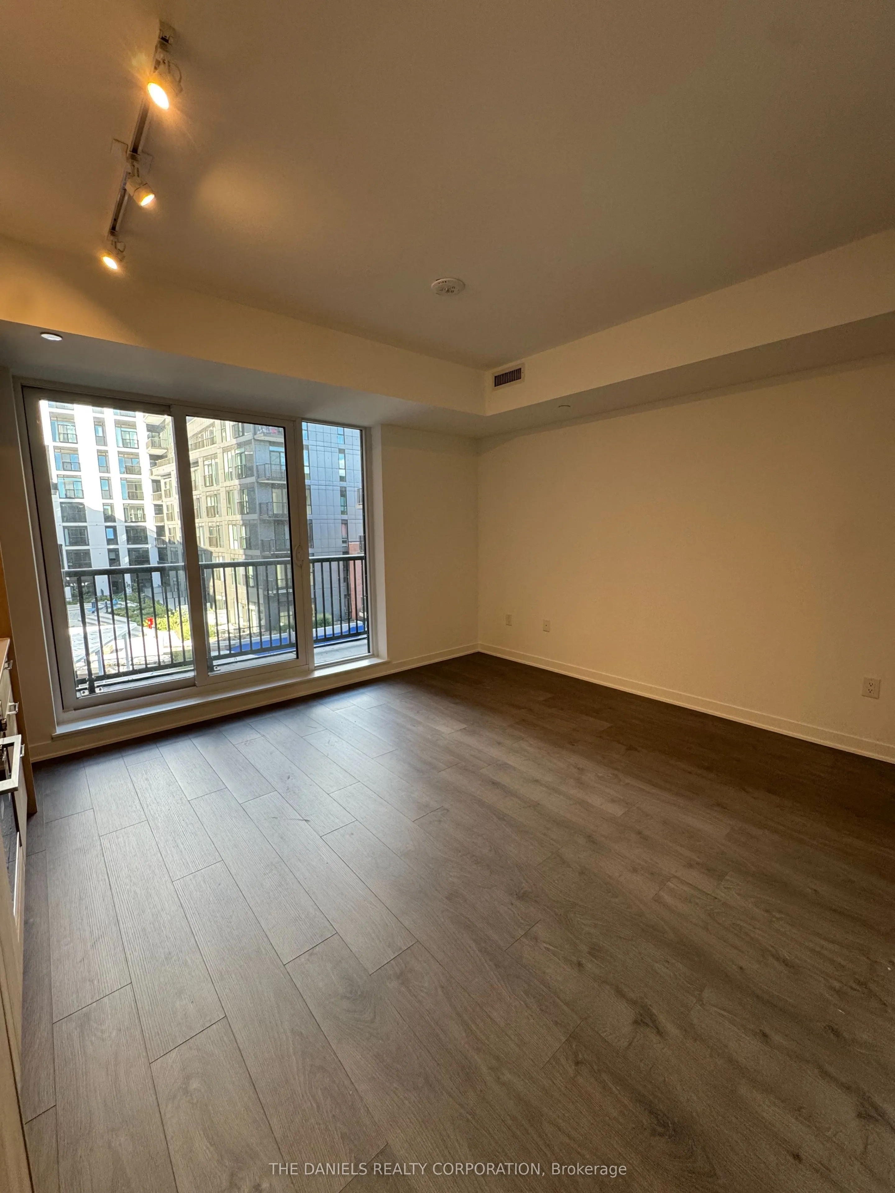 10 Oak Street #401
