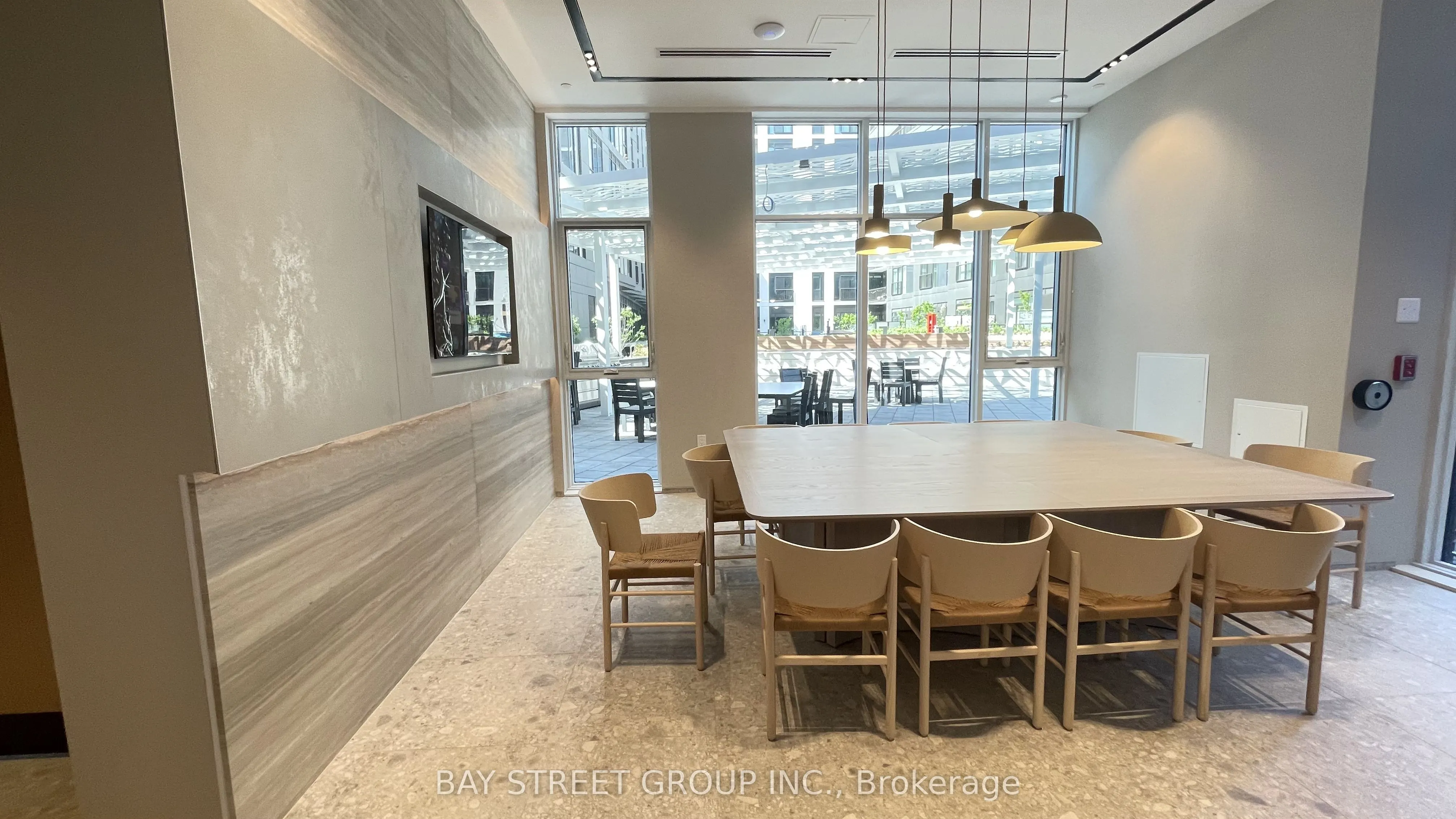 10 Oak Street #1102