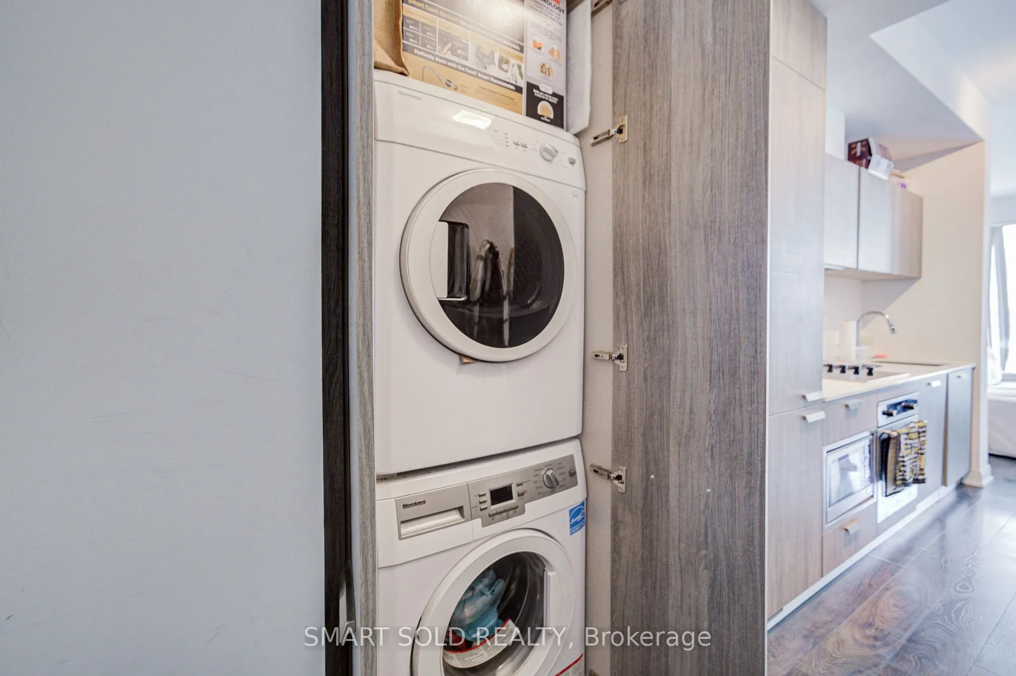 50 Charles Street E #2909