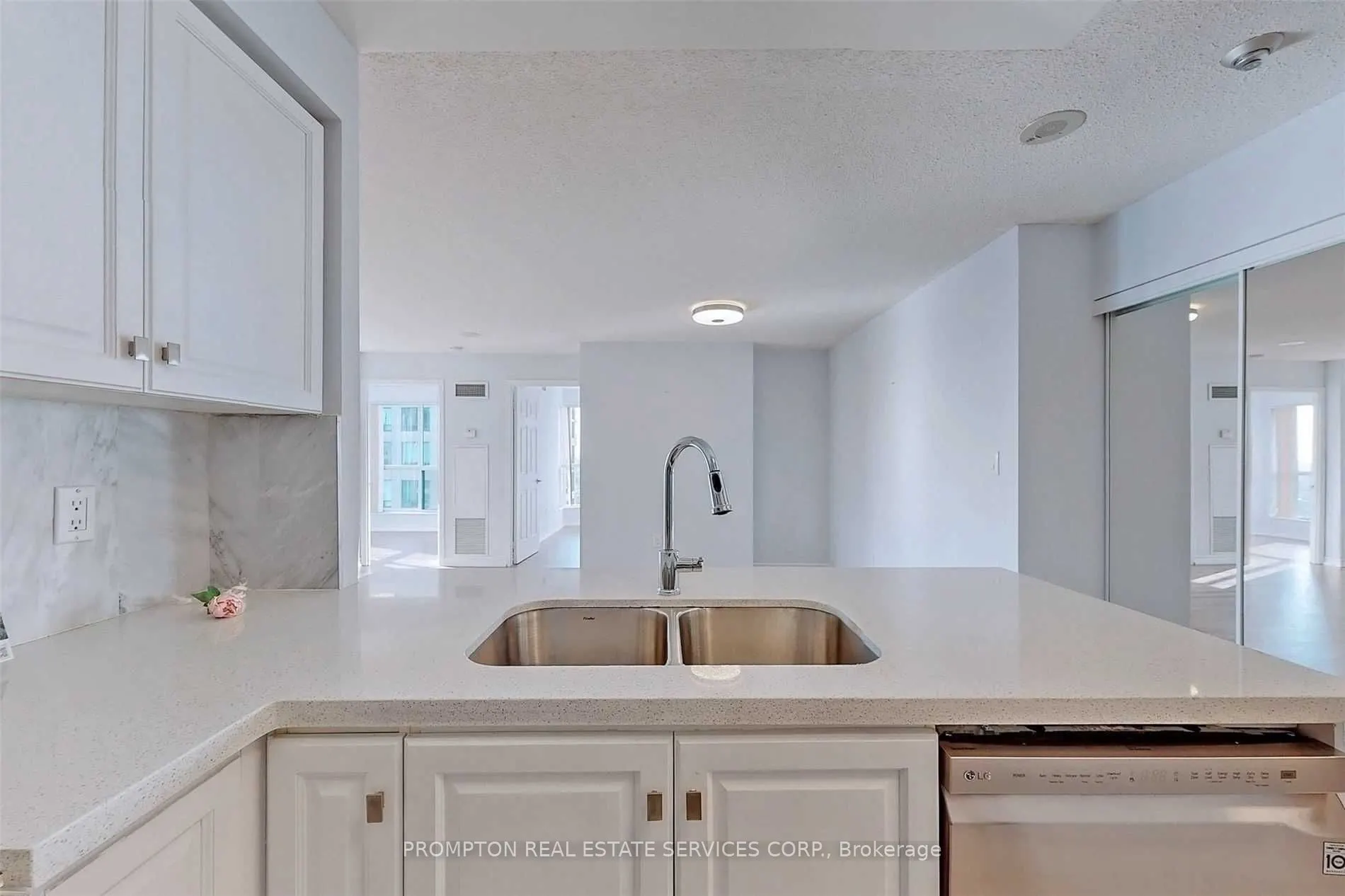 7 Lorraine Drive #2205