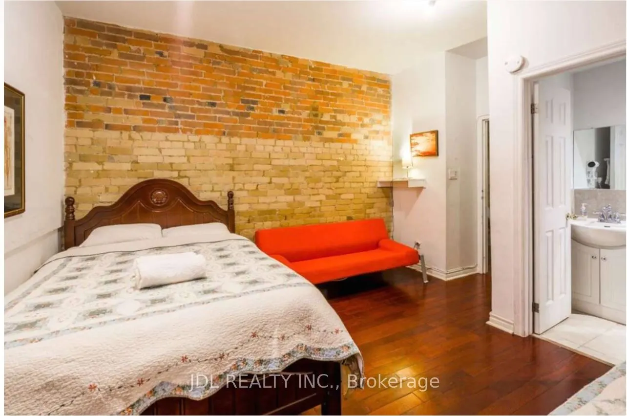 118 Shuter St Street #Masterbedroom A 2nd floor