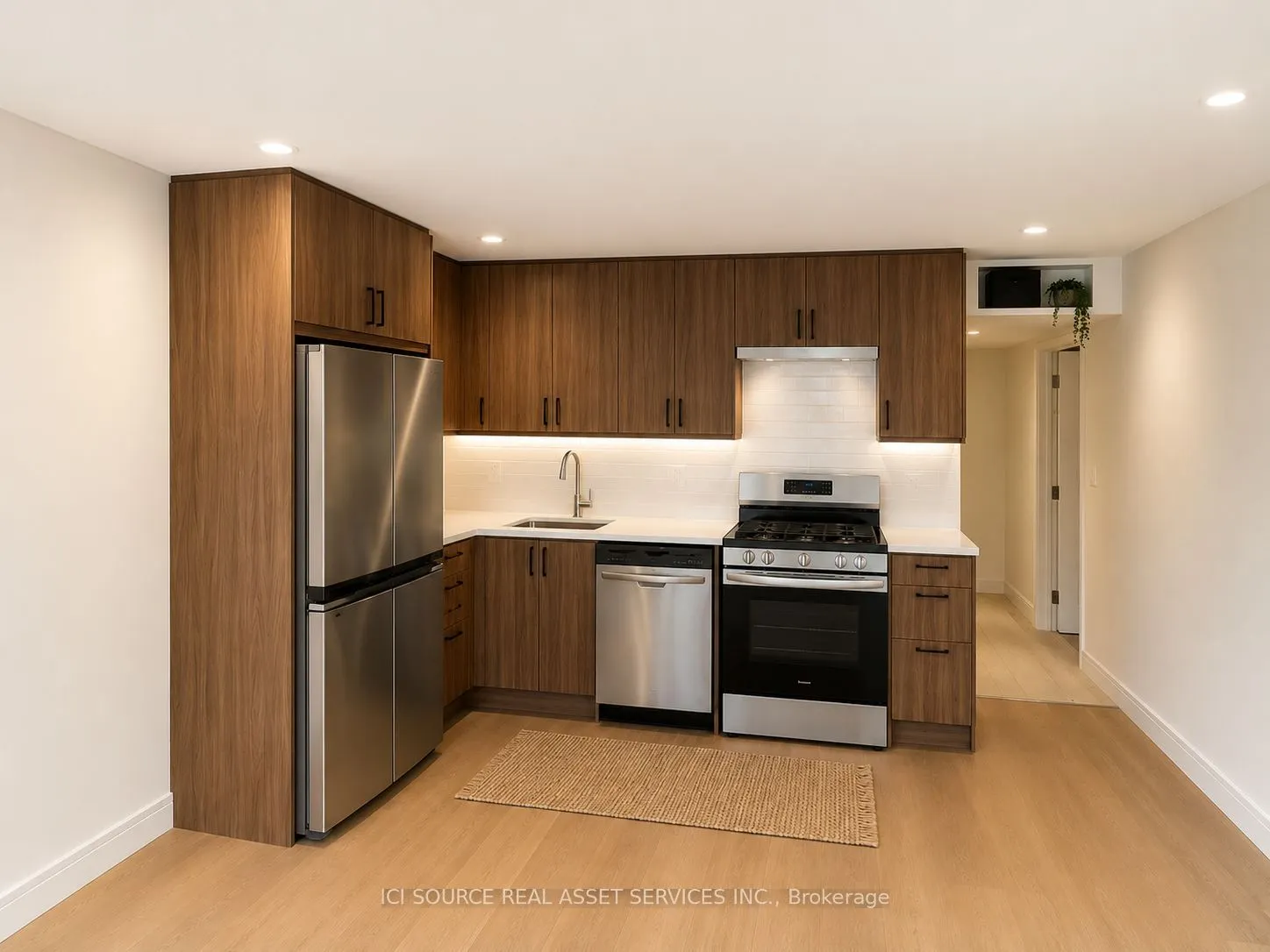 152 Brunswick Avenue #Main Floor