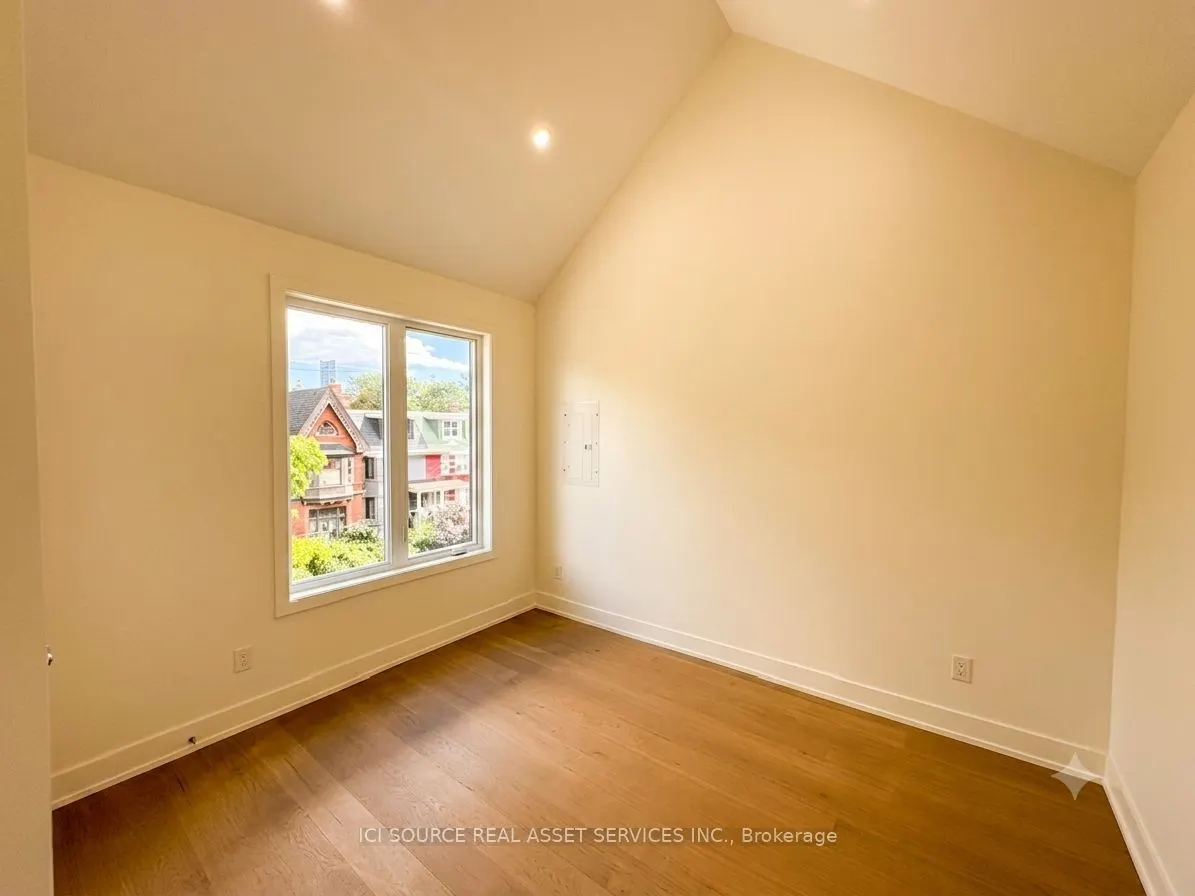 152 Brunswick Avenue #Top Floor