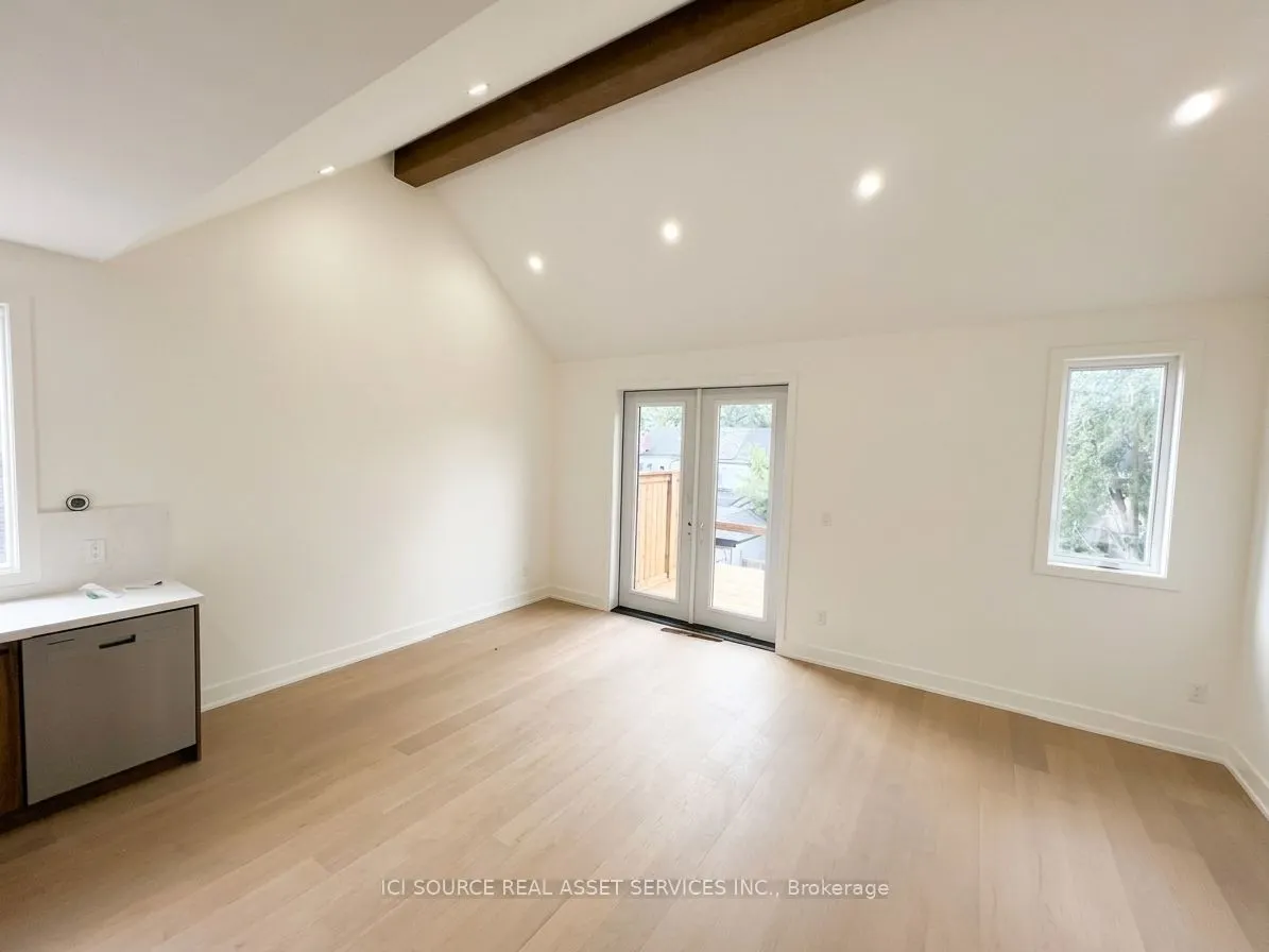152 Brunswick Avenue #Top Floor