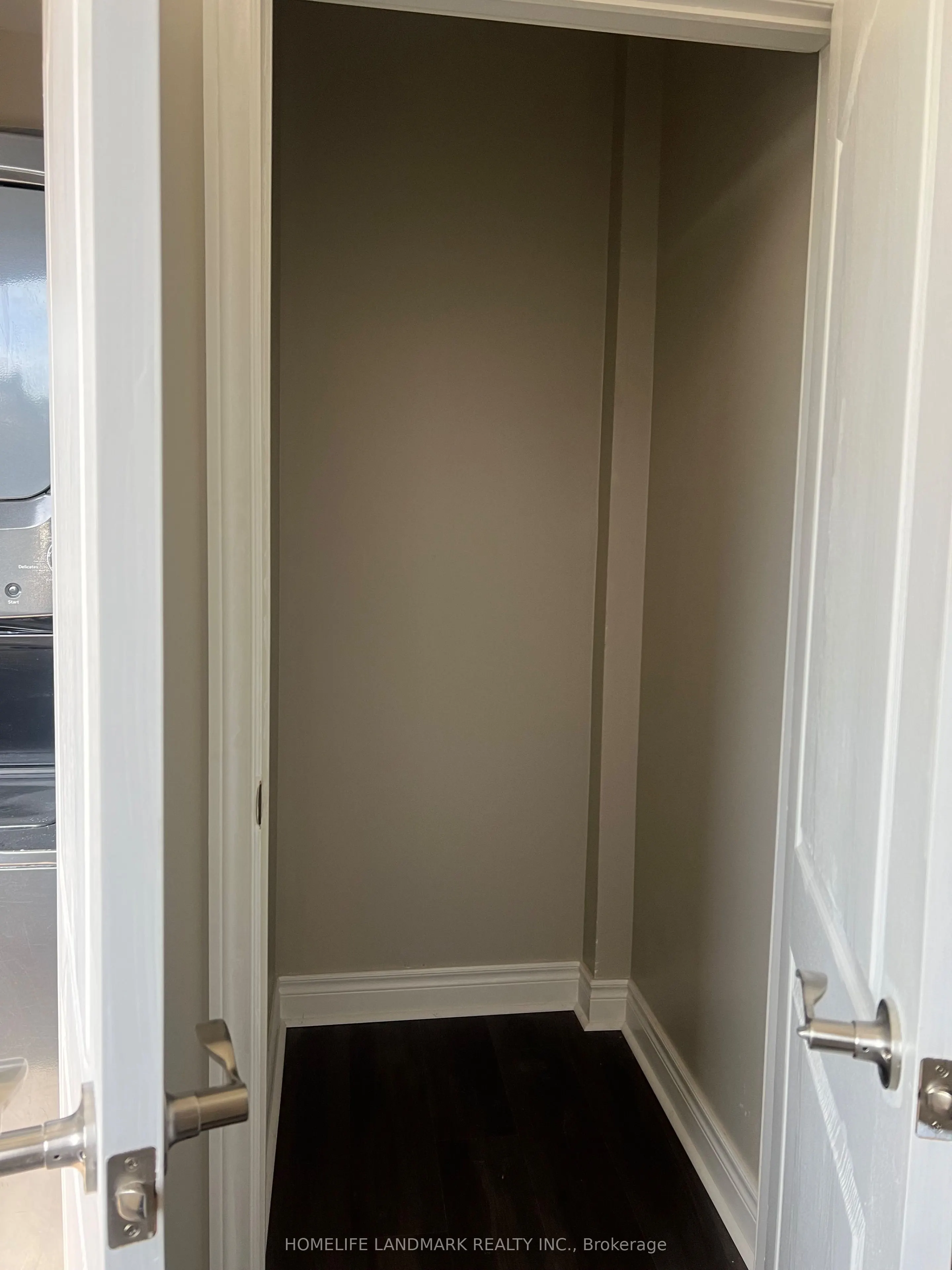 89 FINCH Avenue W #301