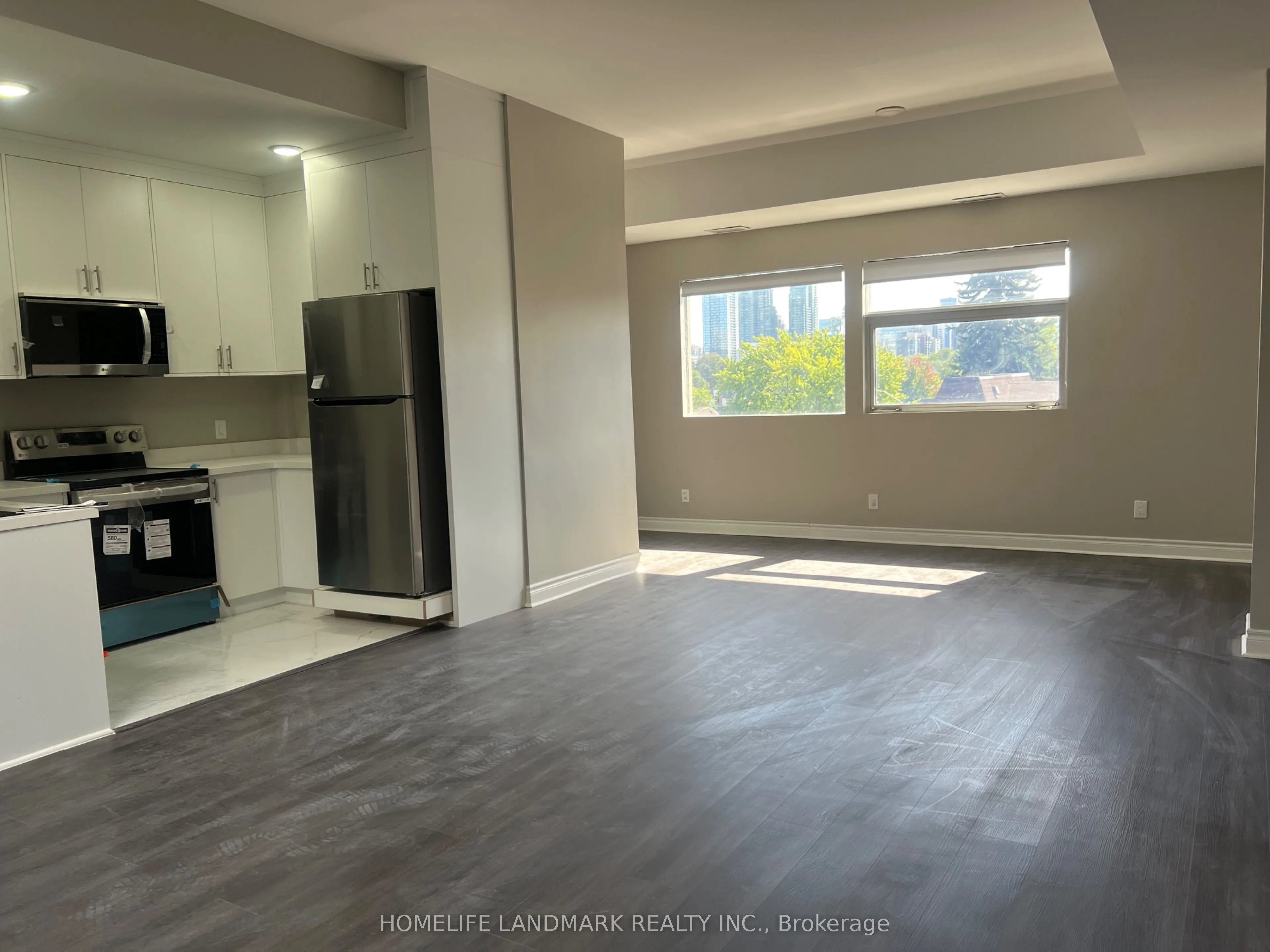 89 FINCH Avenue W #301