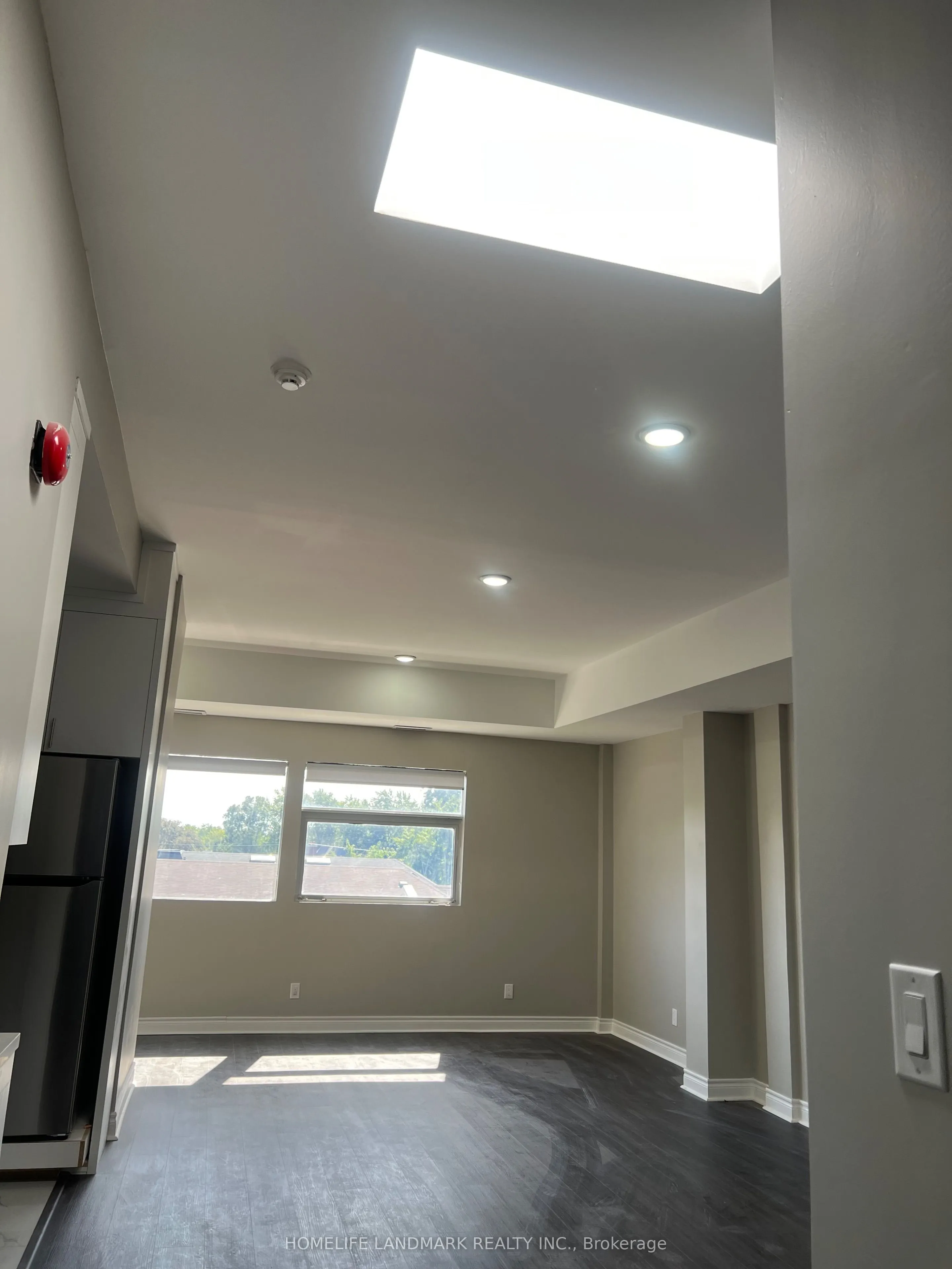 89 FINCH Avenue W #301