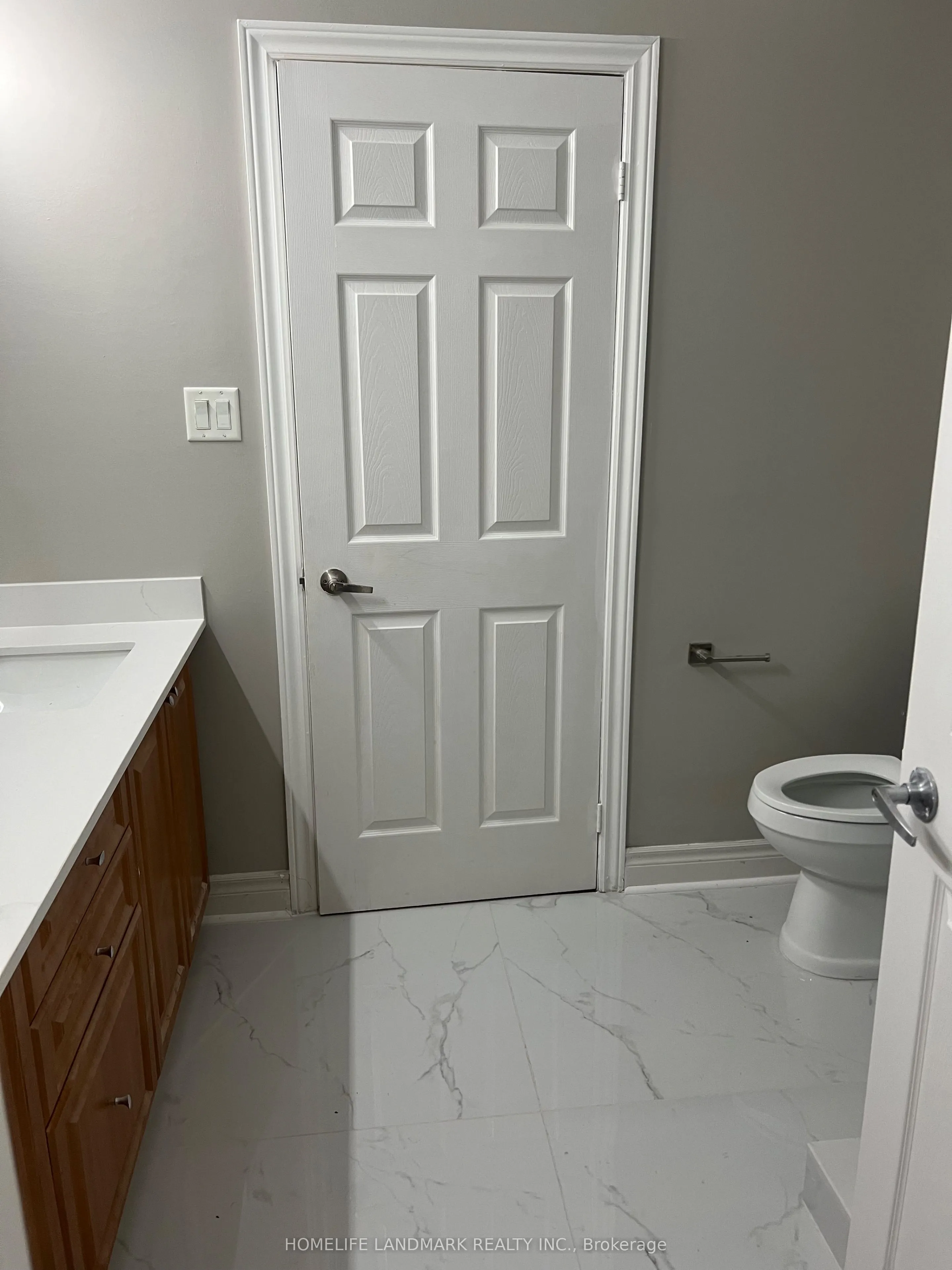 89 FINCH Avenue W #301