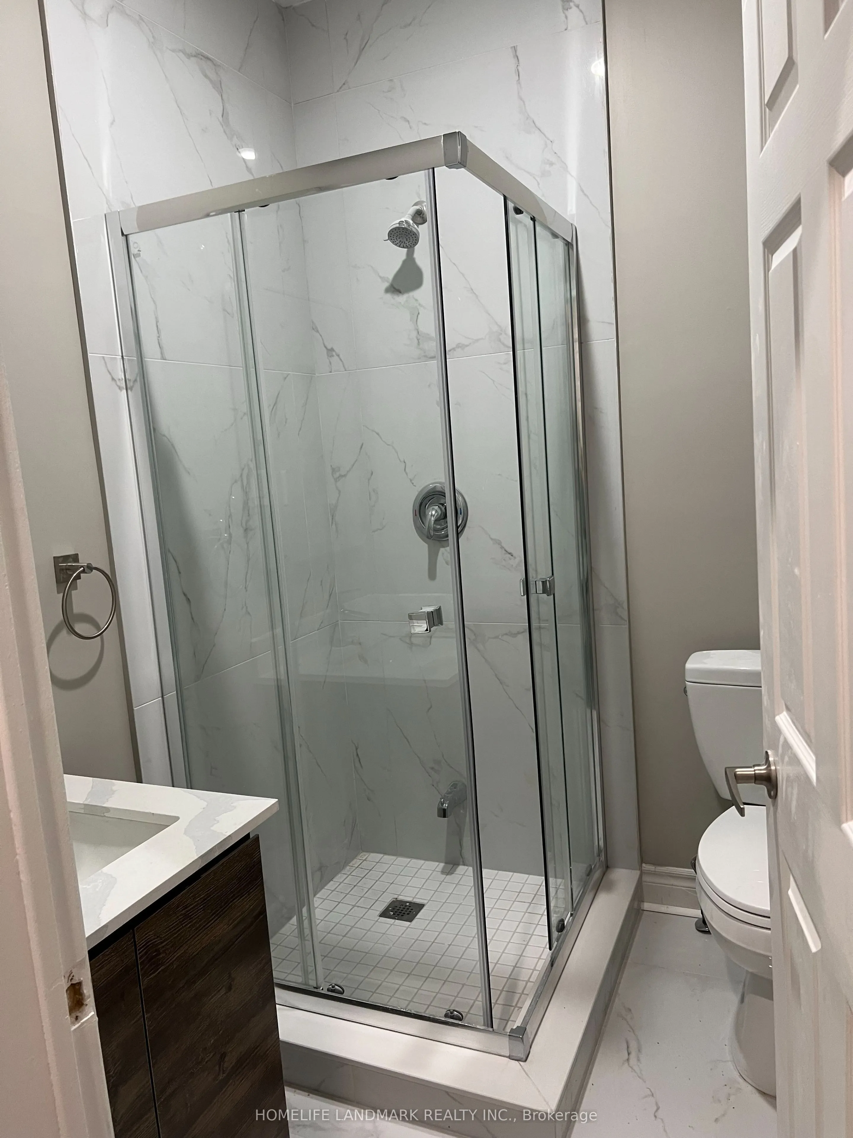 89 FINCH Avenue W #301