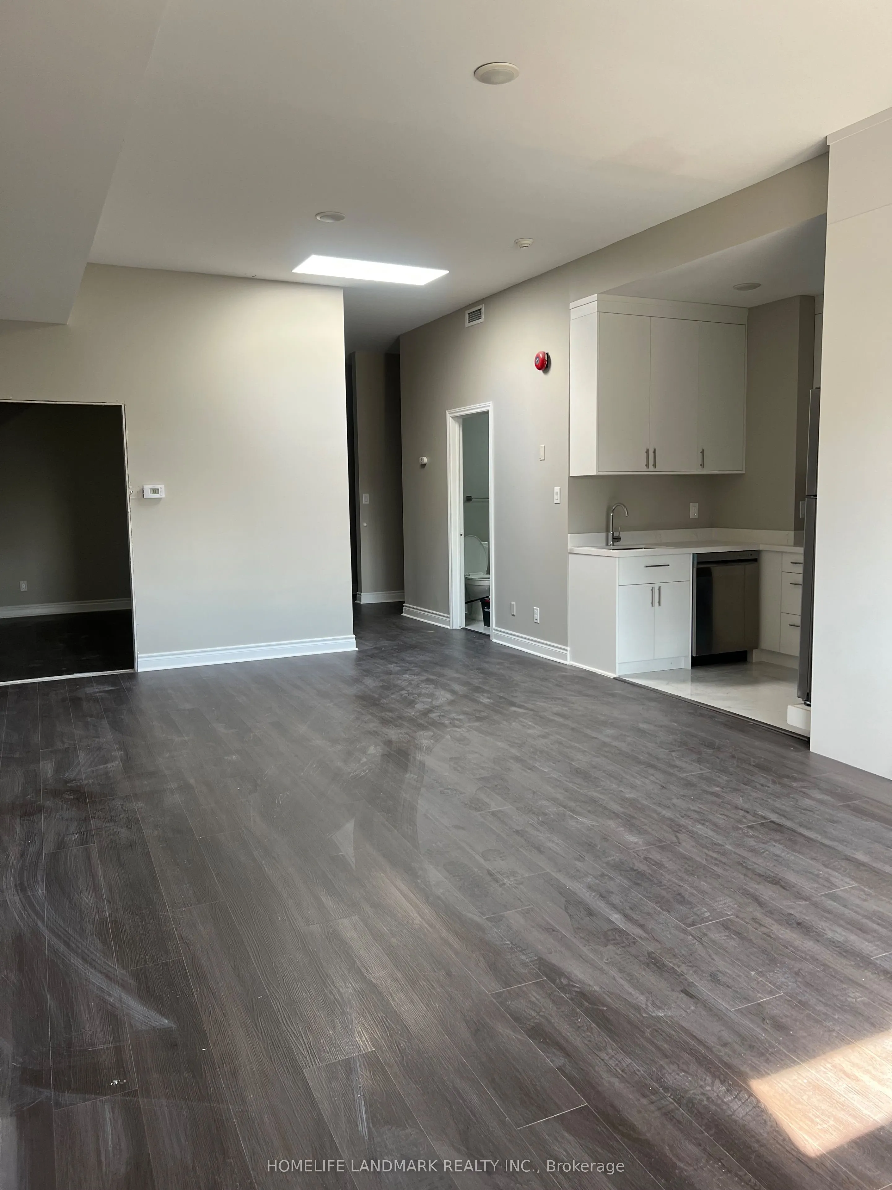 89 FINCH Avenue W #301