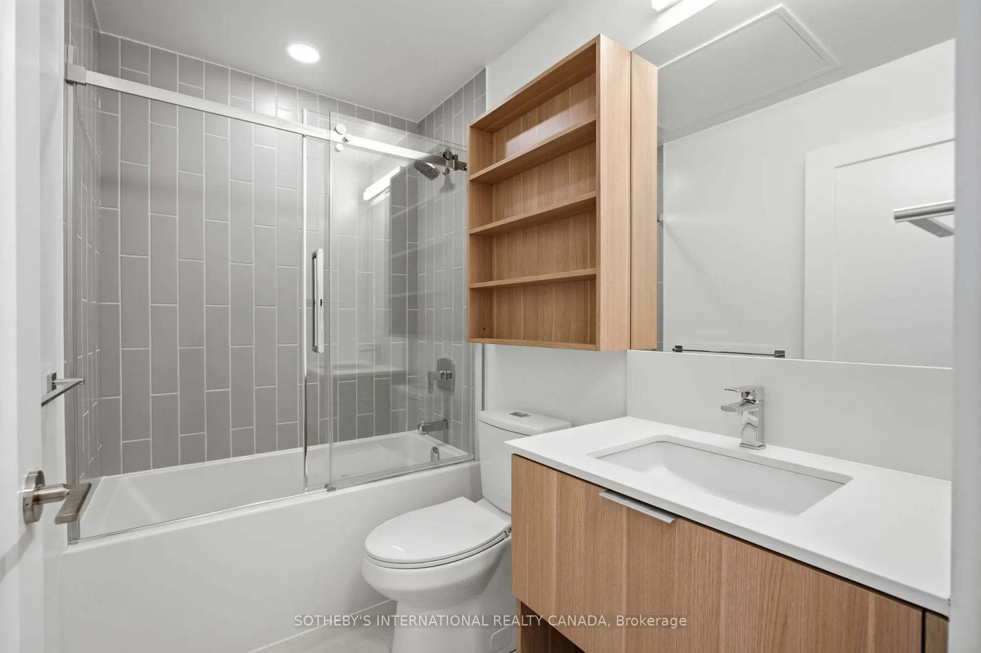 88 Bathurst Street #612