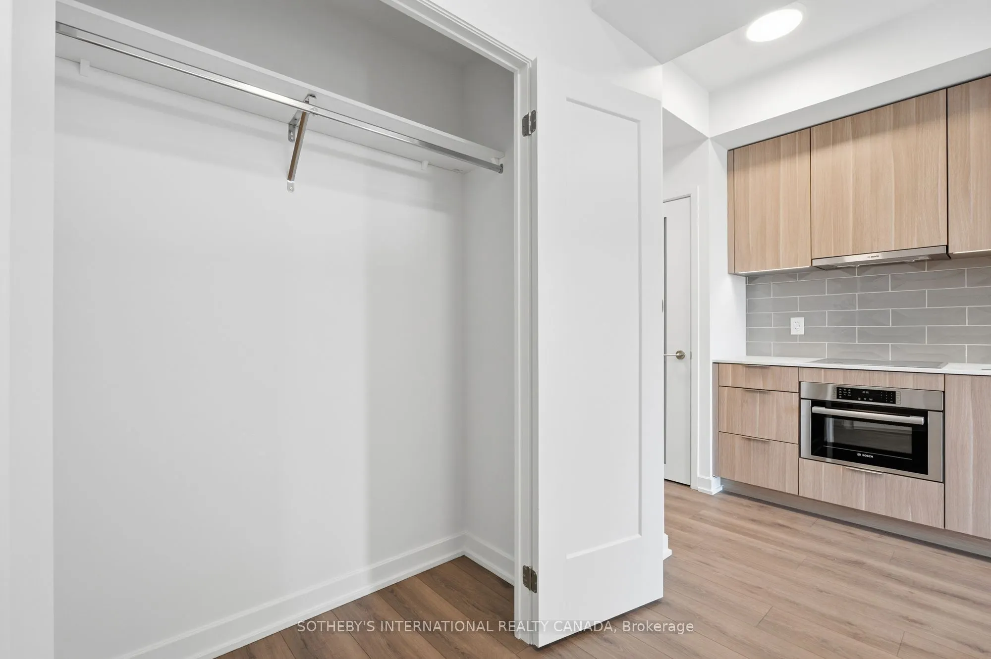 88 Bathurst Street #612