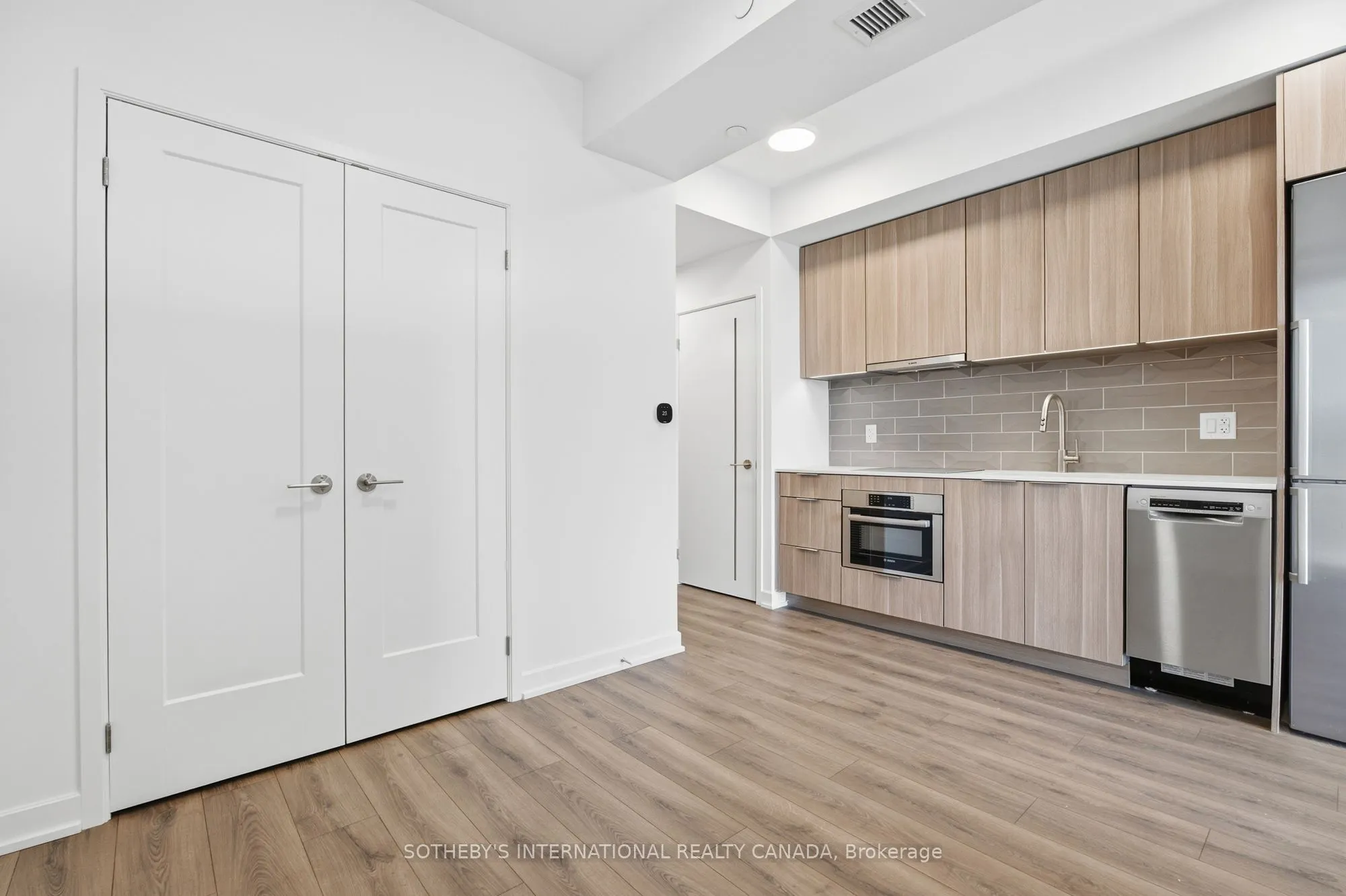 88 Bathurst Street #612