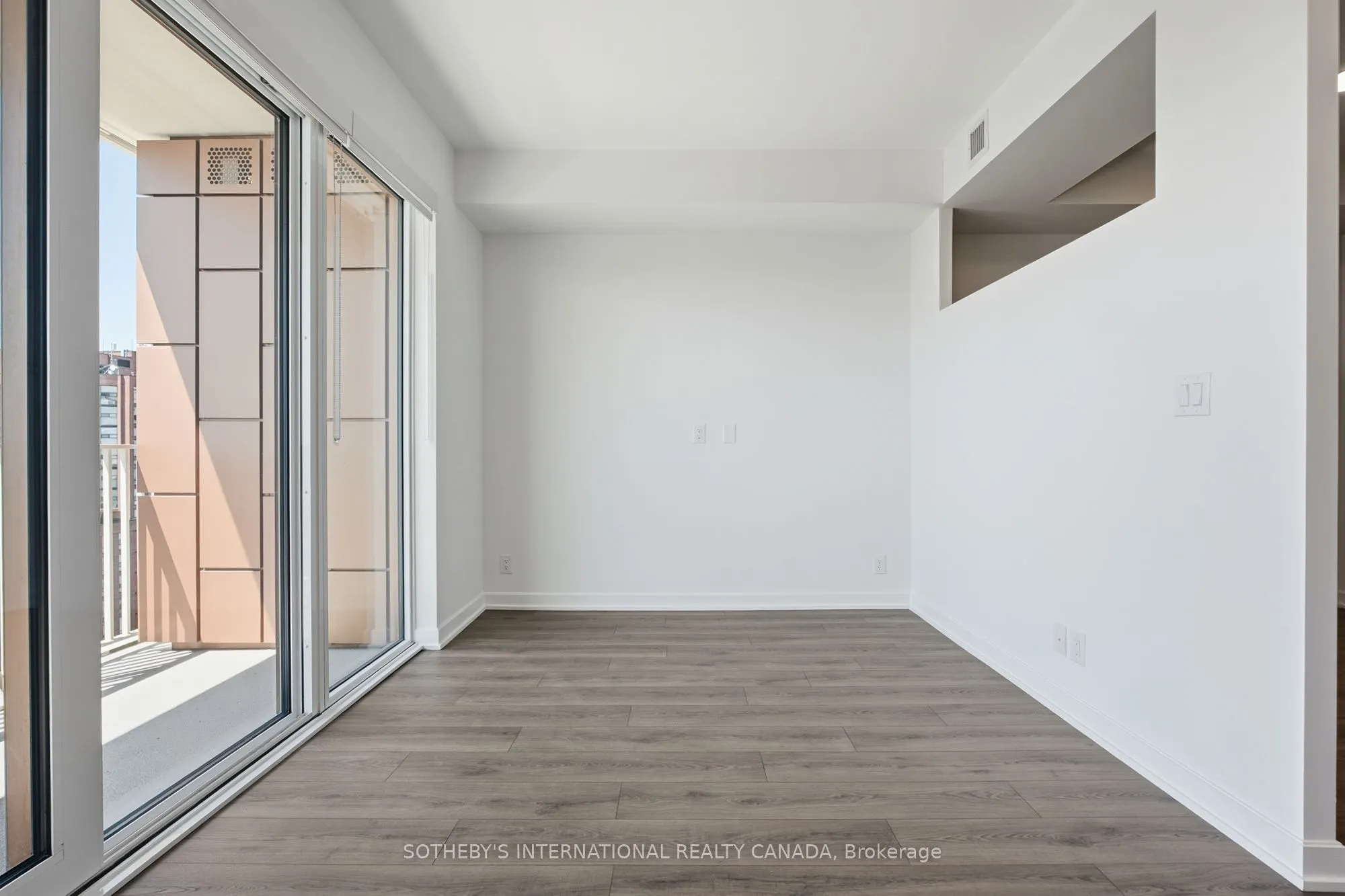 88 Bathurst Street #612