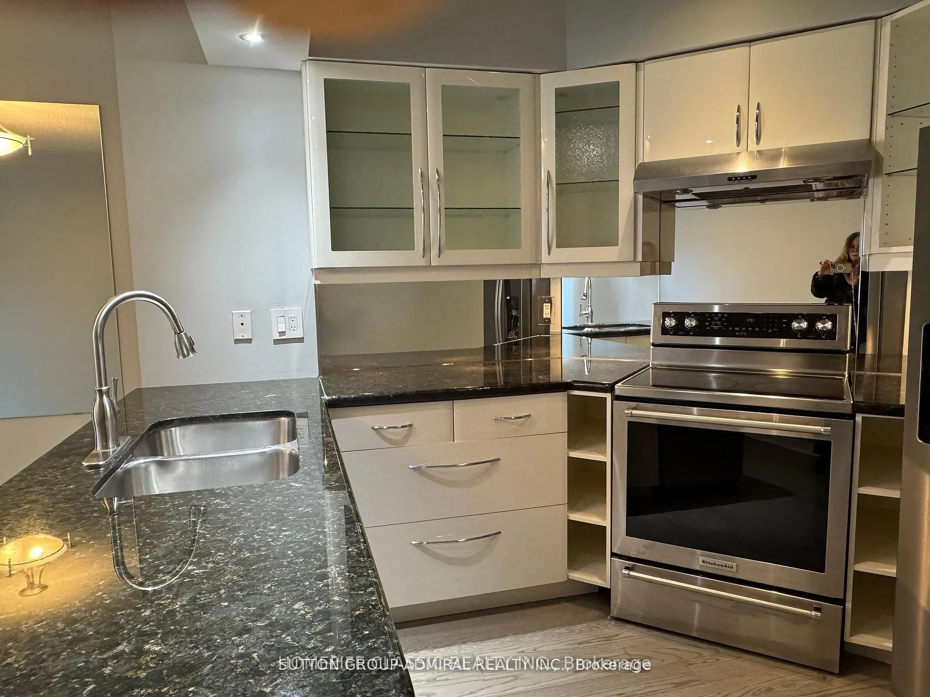 909 Bay Street #905