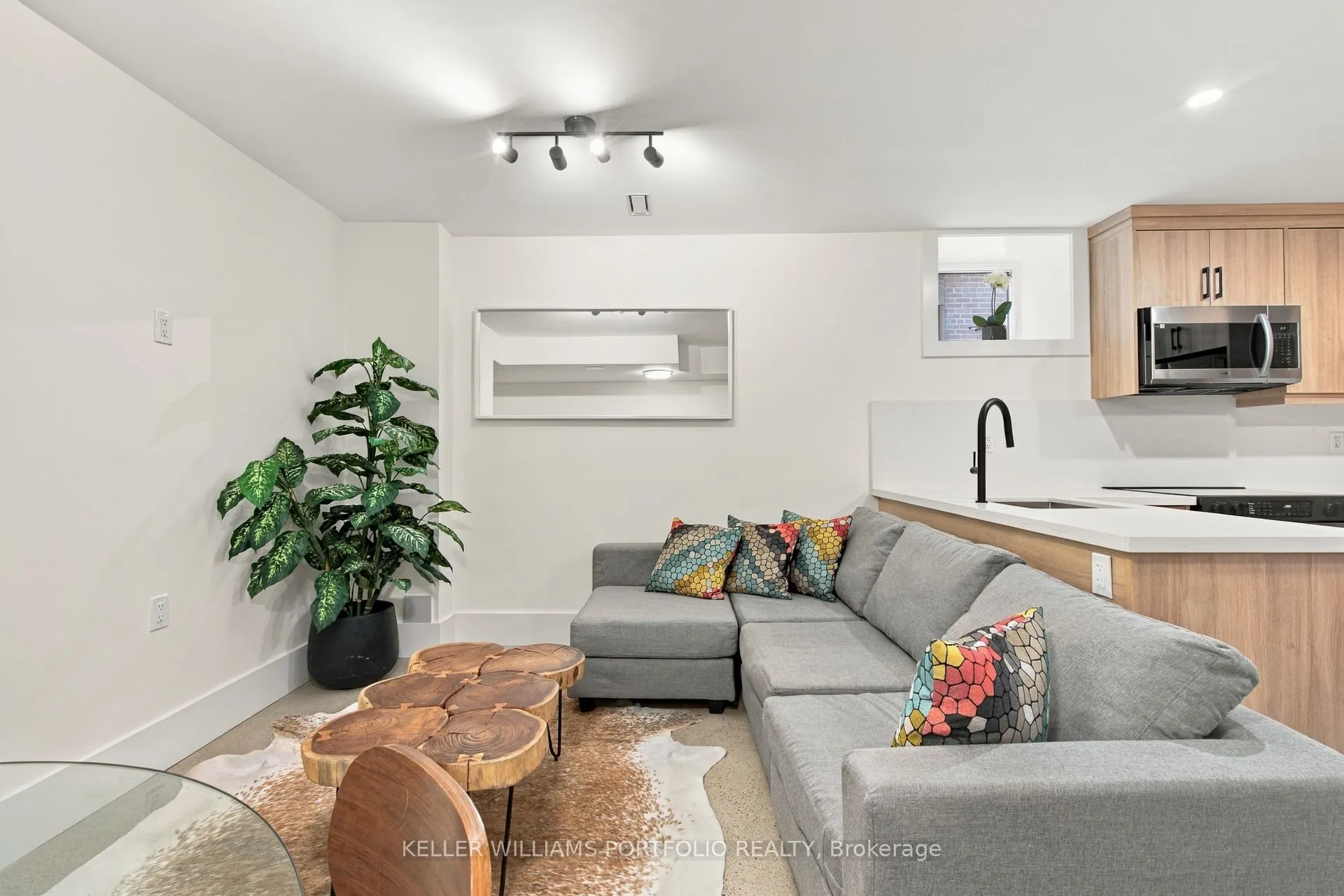 173 Beatrice Street #Lower