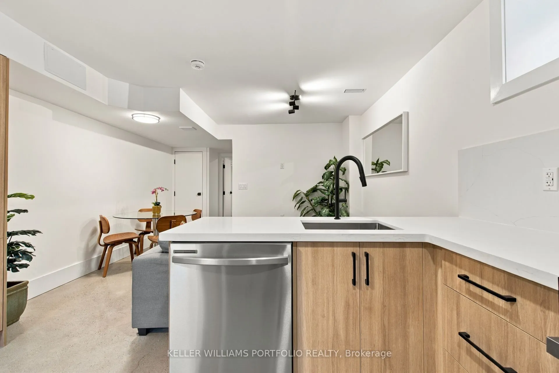173 Beatrice Street #Lower