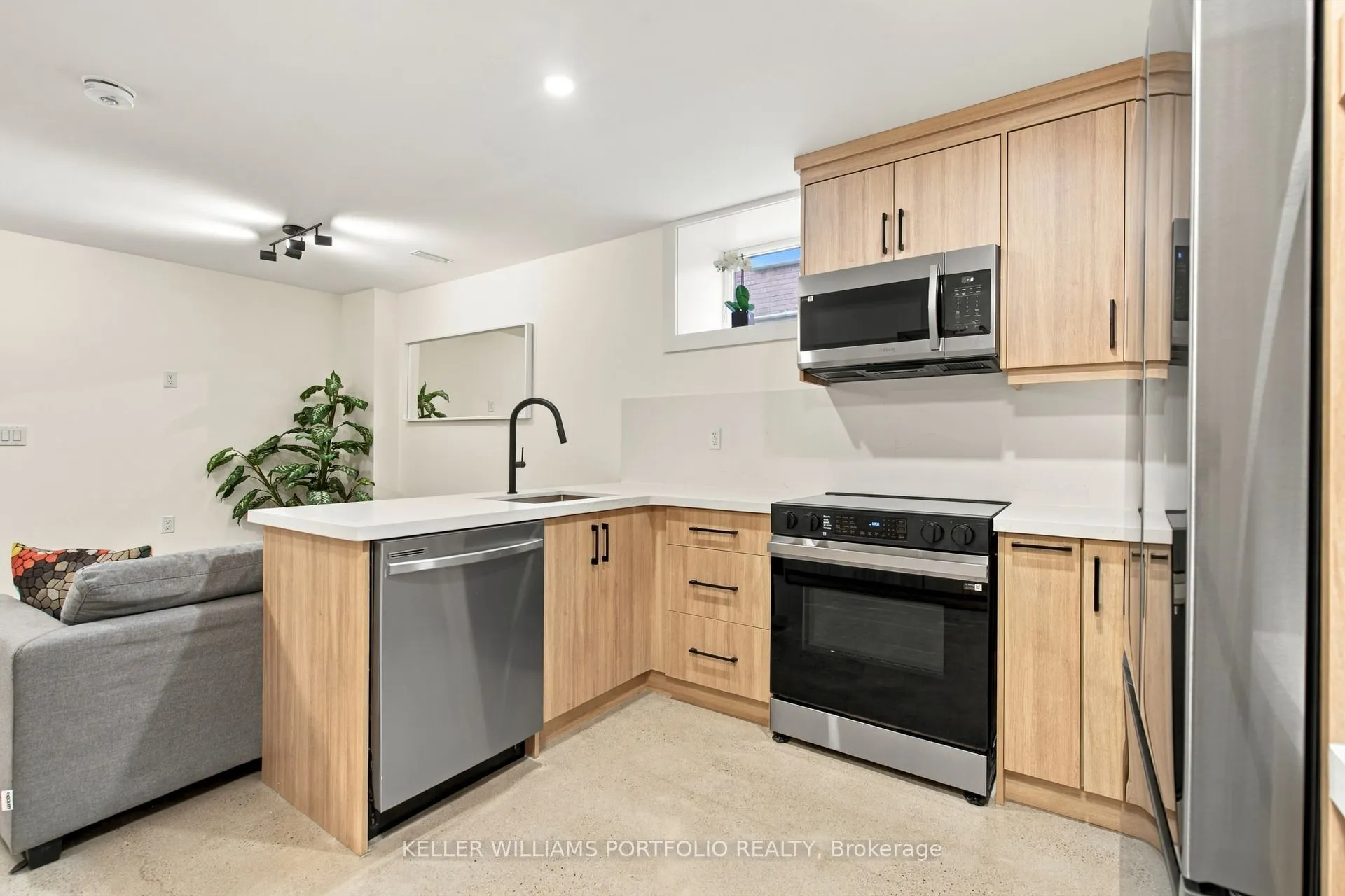 173 Beatrice Street #Lower