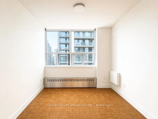 80 Wellesley Street E #404