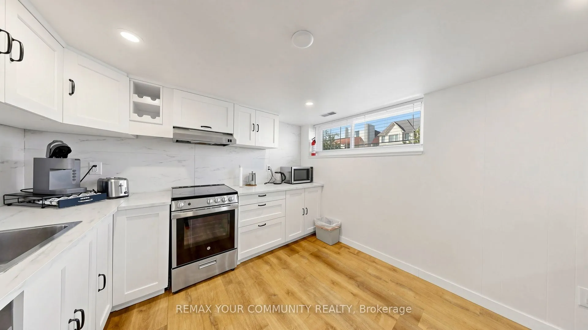487 Hounslow Avenue