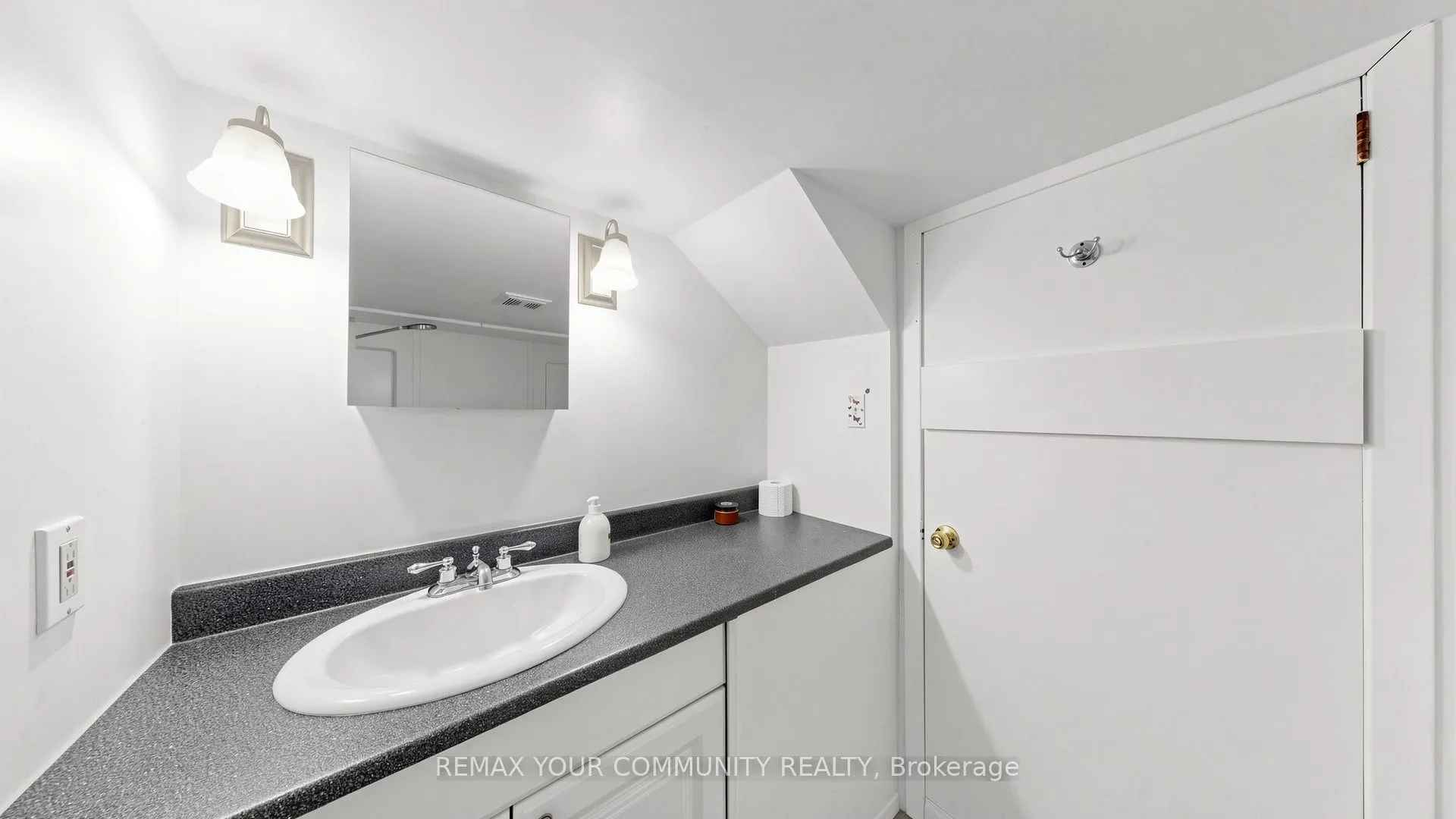 487 Hounslow Avenue