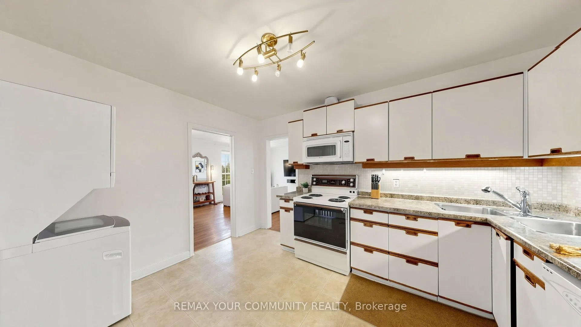 487 Hounslow Avenue