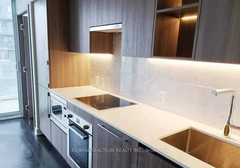 19 Bathurst Street #2702