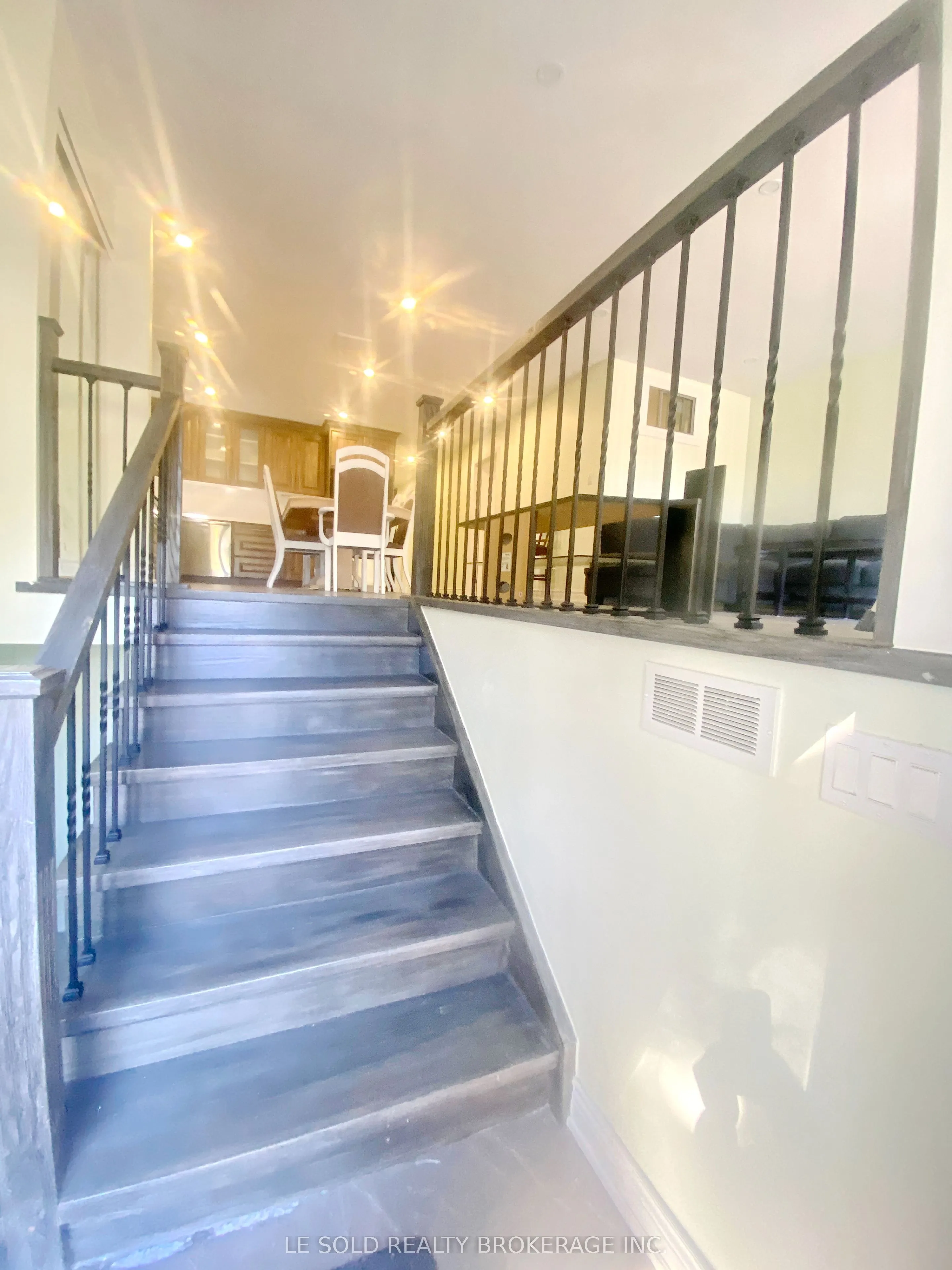 2 Chipwood Crescent #Upper