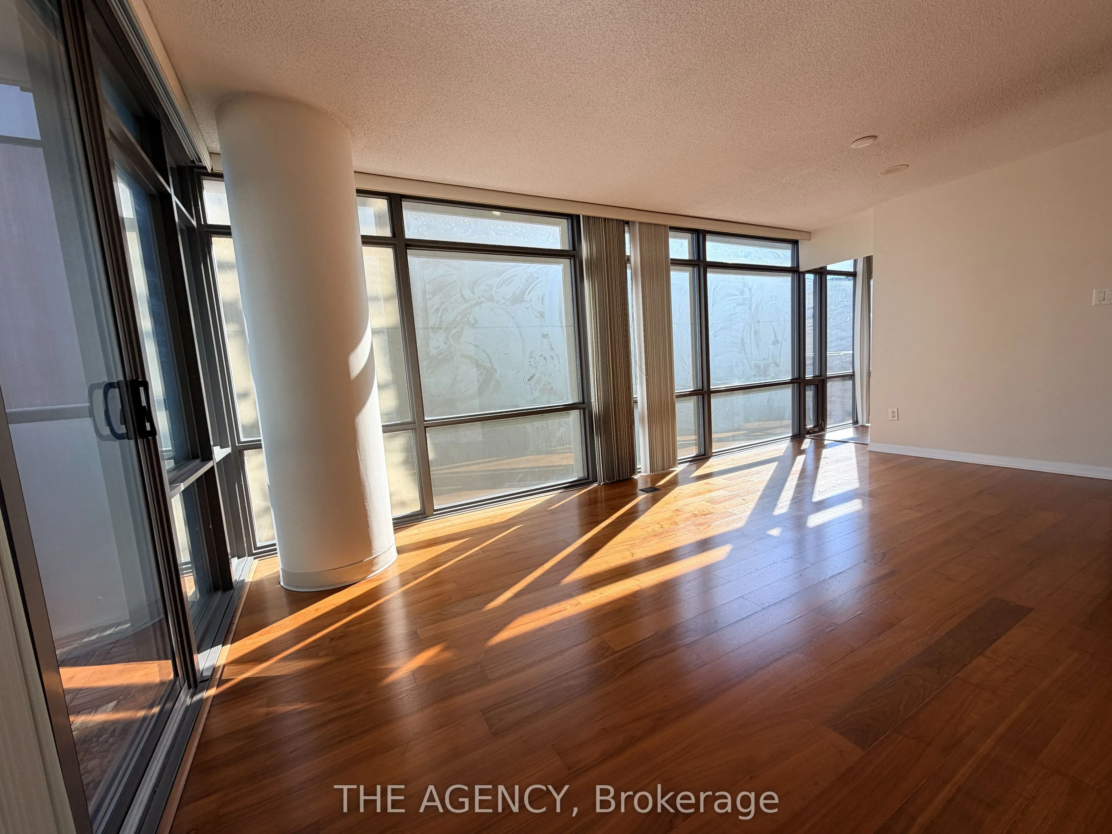 38 Grenville Street #1008