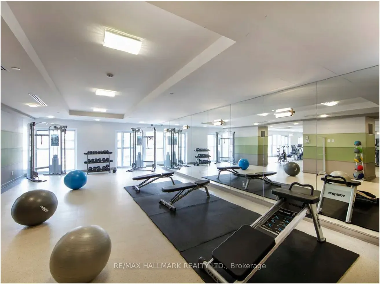 570 Bay Street #2903