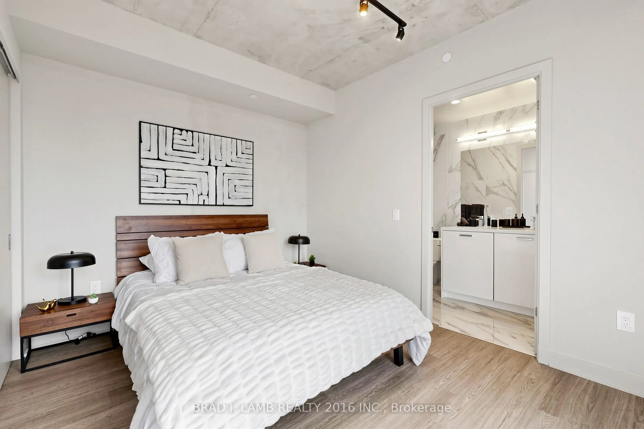 284 King Street E #2803