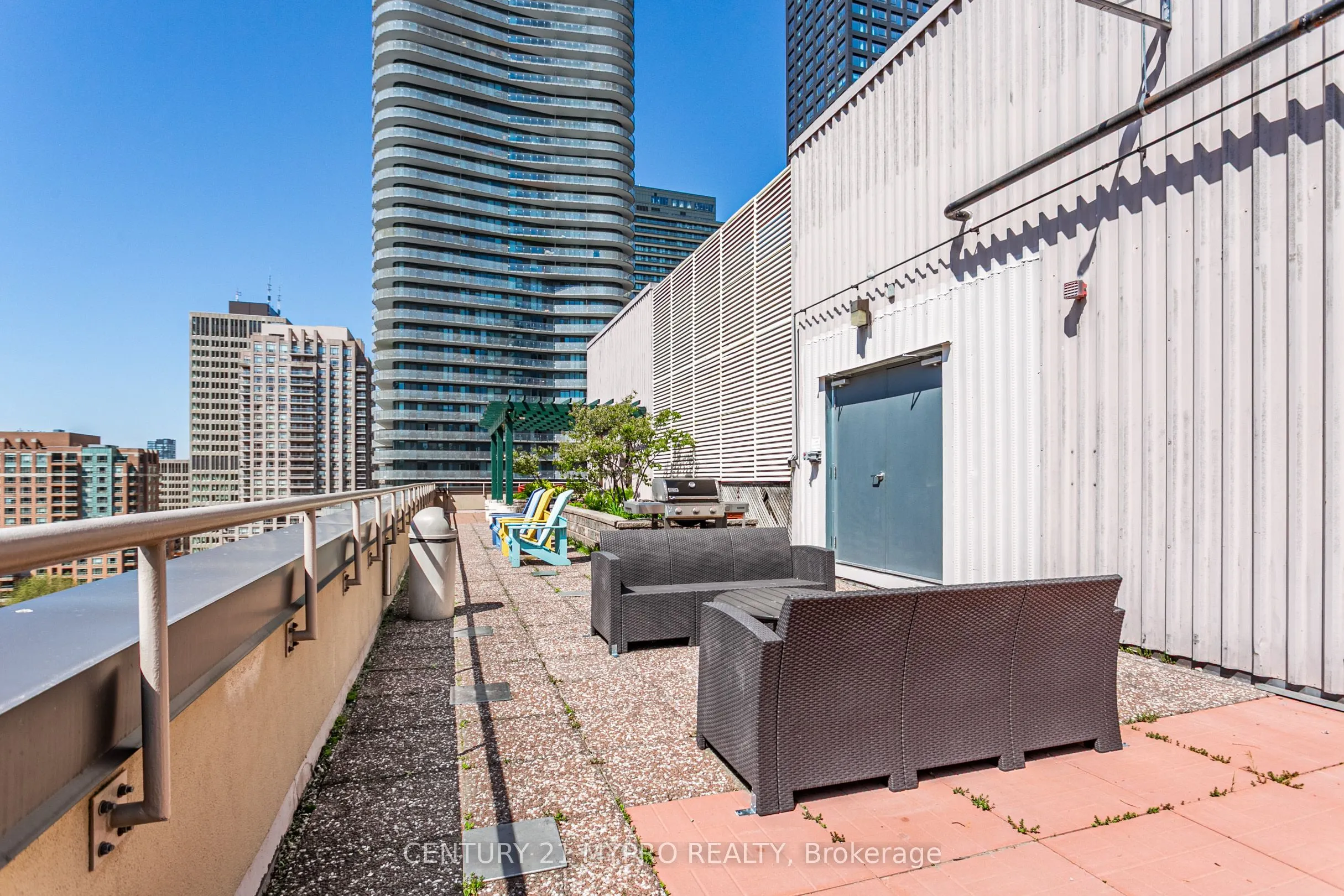 555 Yonge Street #401