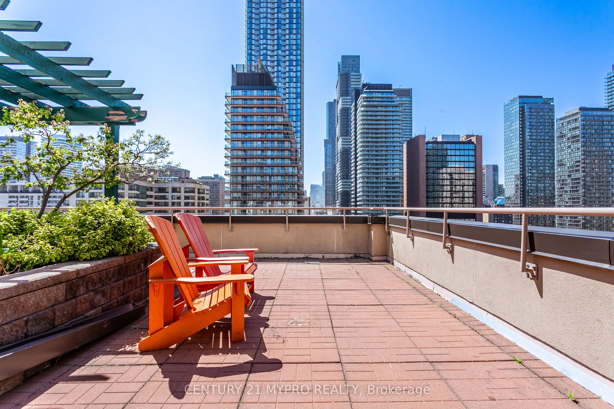 555 Yonge Street #401