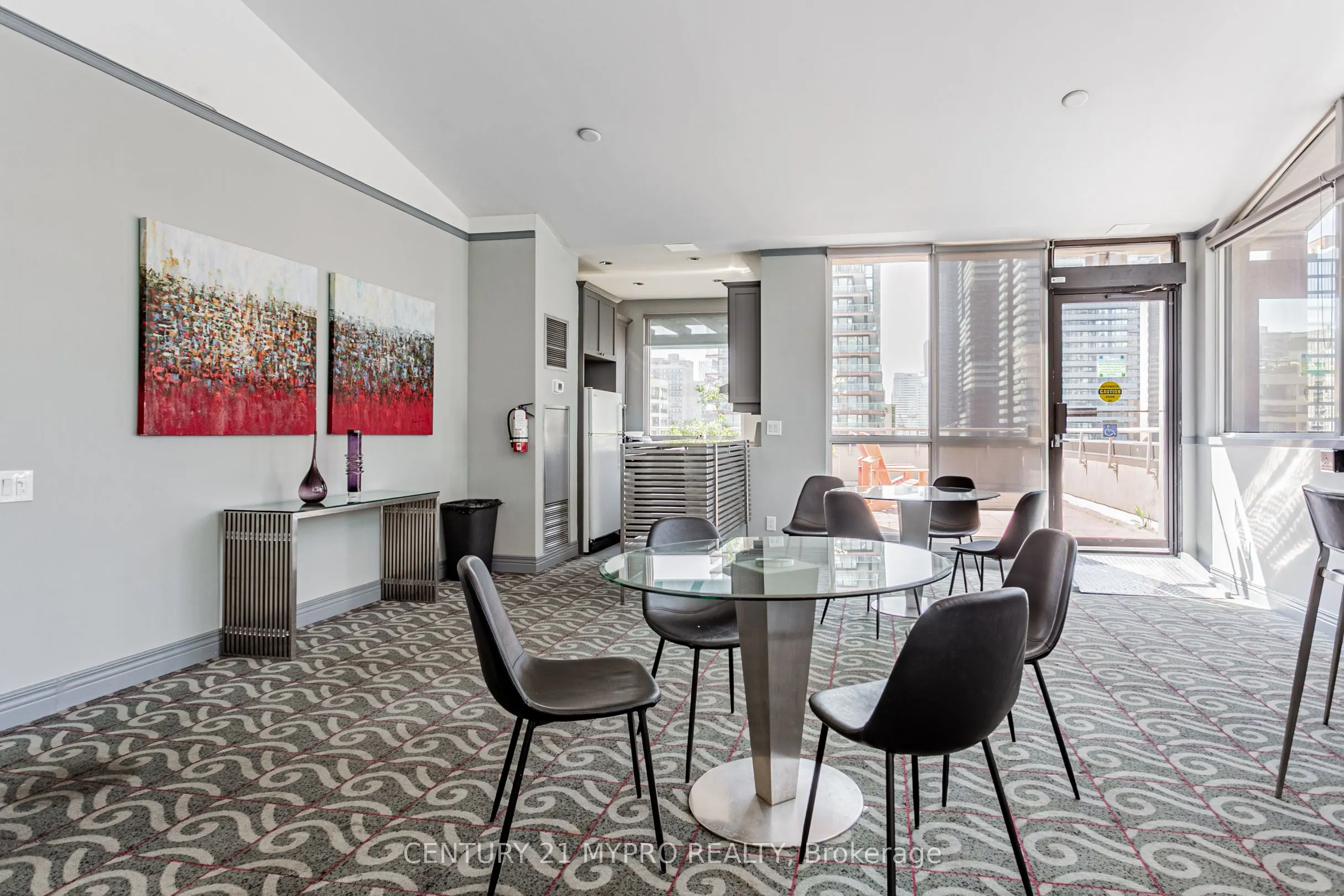 555 Yonge Street #401