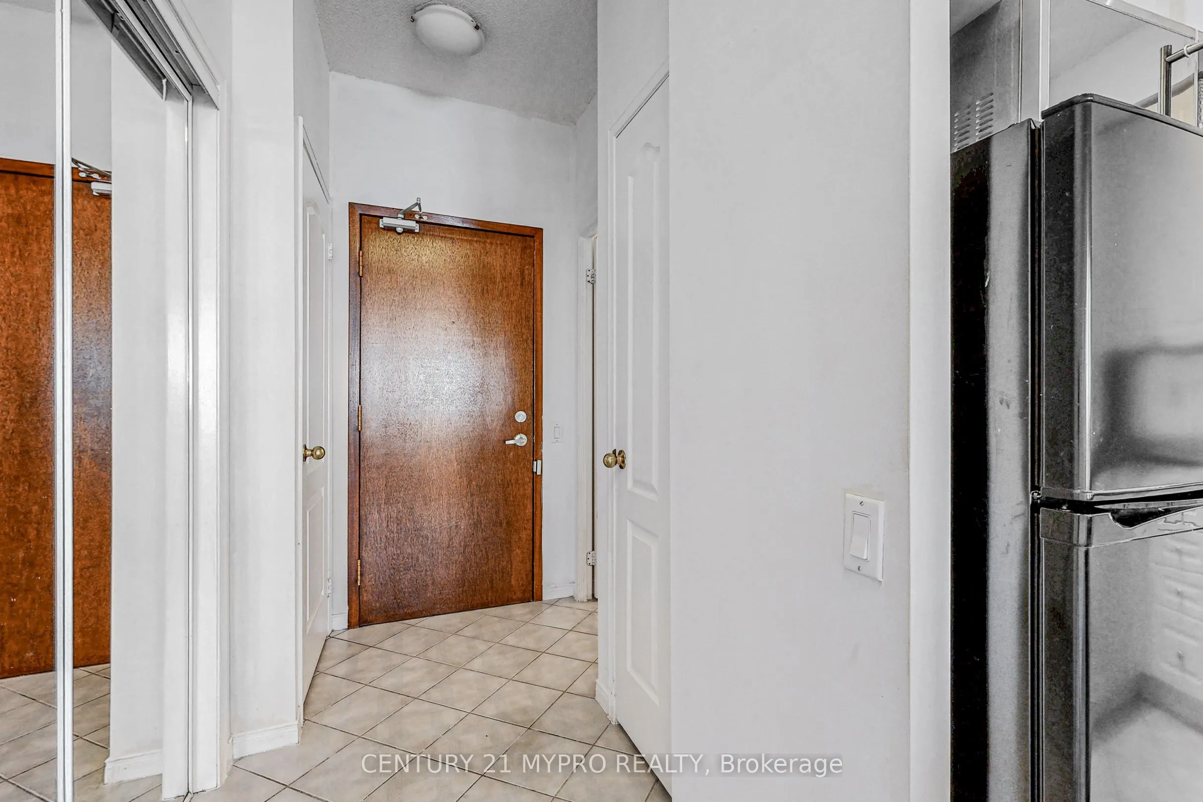 555 Yonge Street #401