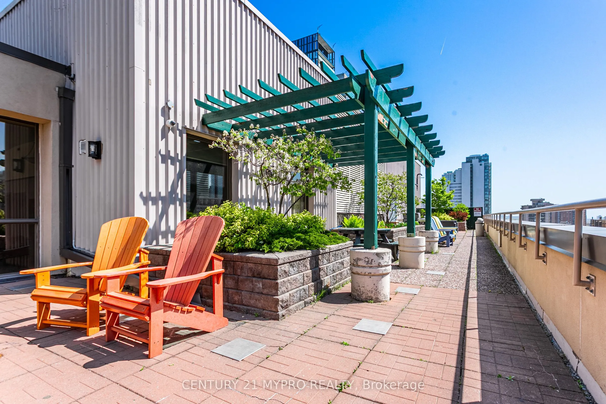 555 Yonge Street #401