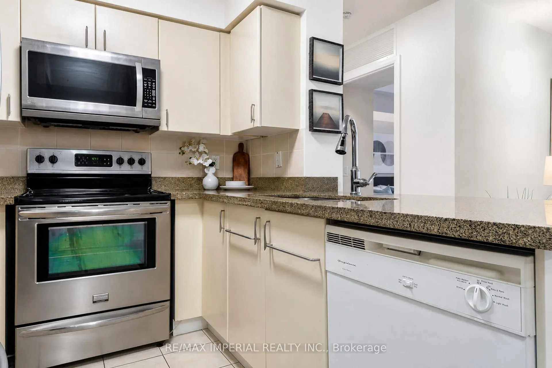 4968 yonge Street #2903