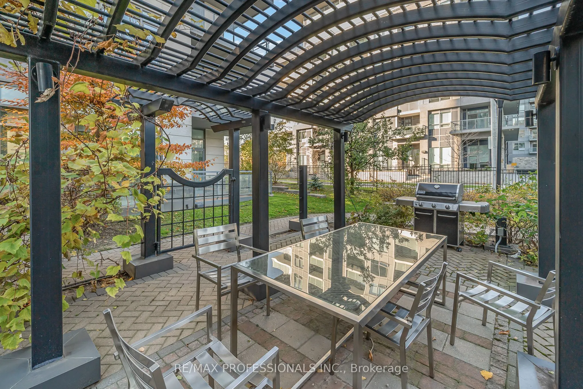 17 Kenaston Gardens #417
