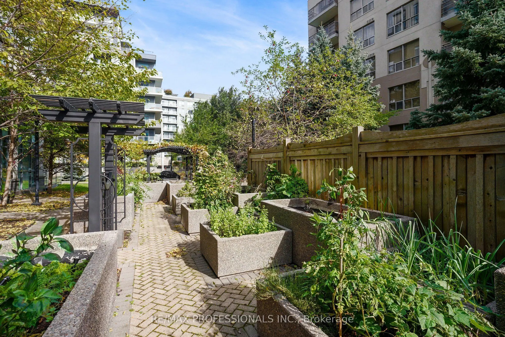 17 Kenaston Gardens #417