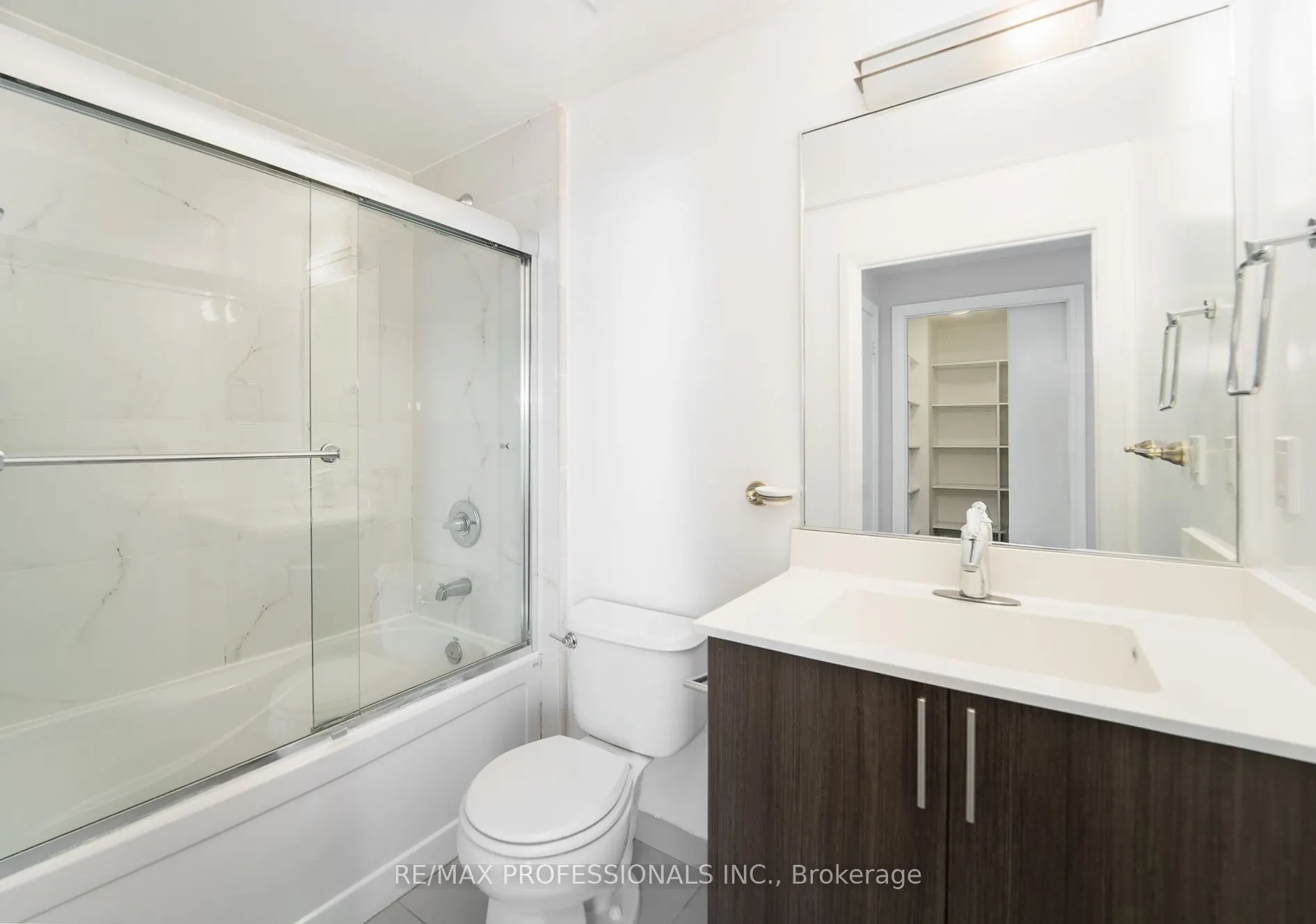 17 Kenaston Gardens #417