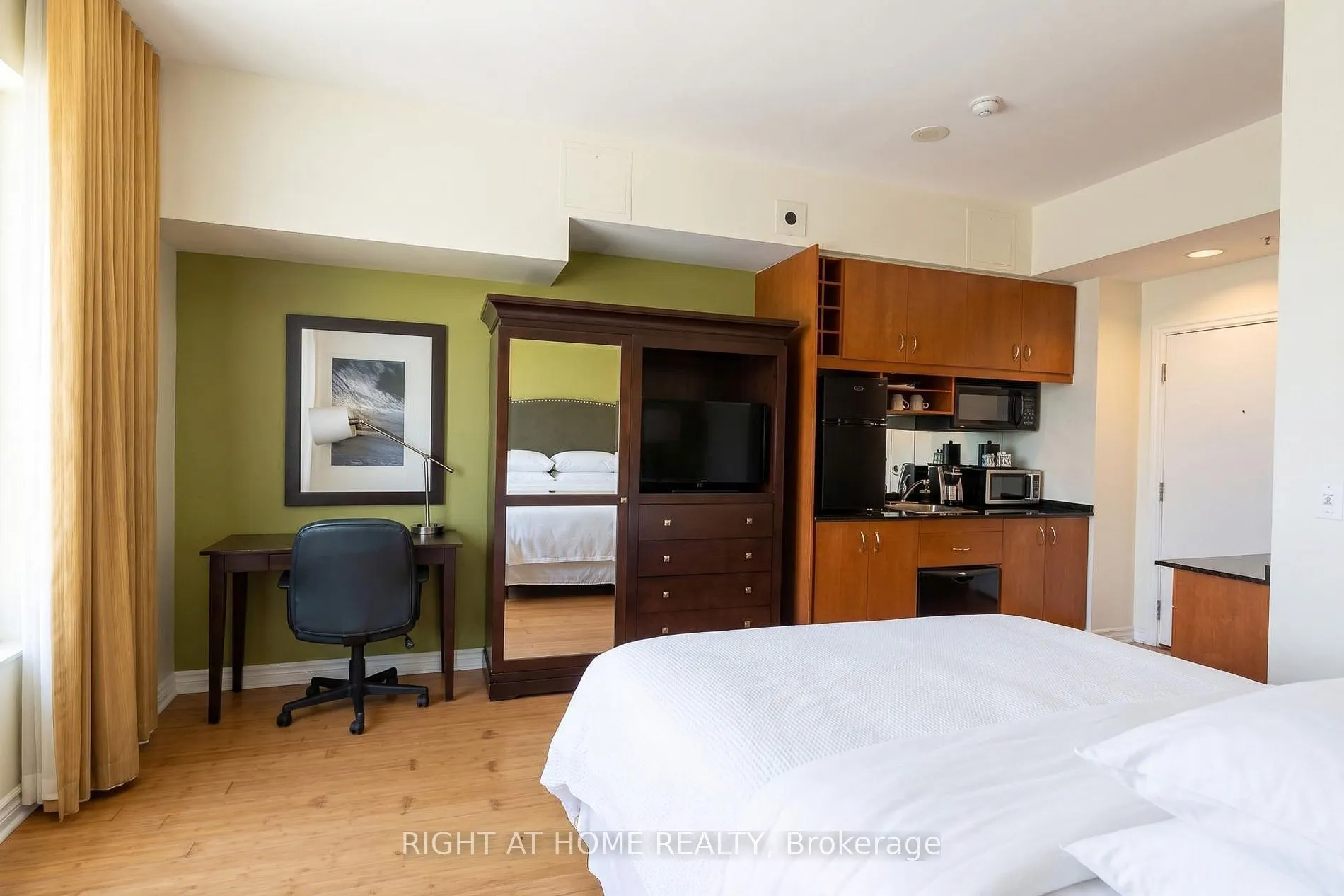 1 King Street W #4404