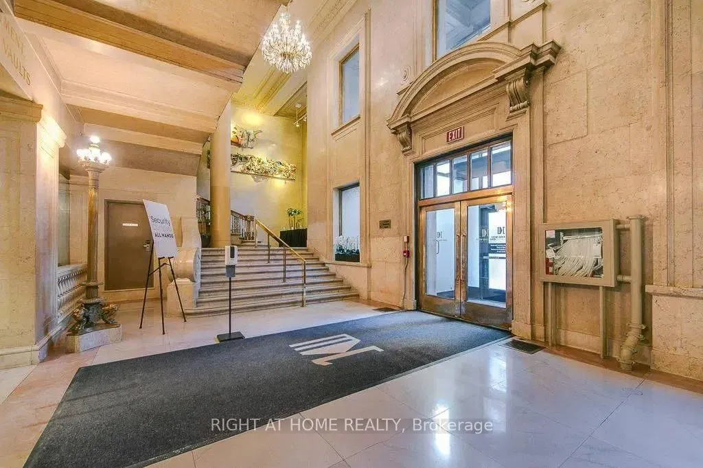 1 King Street W #4404