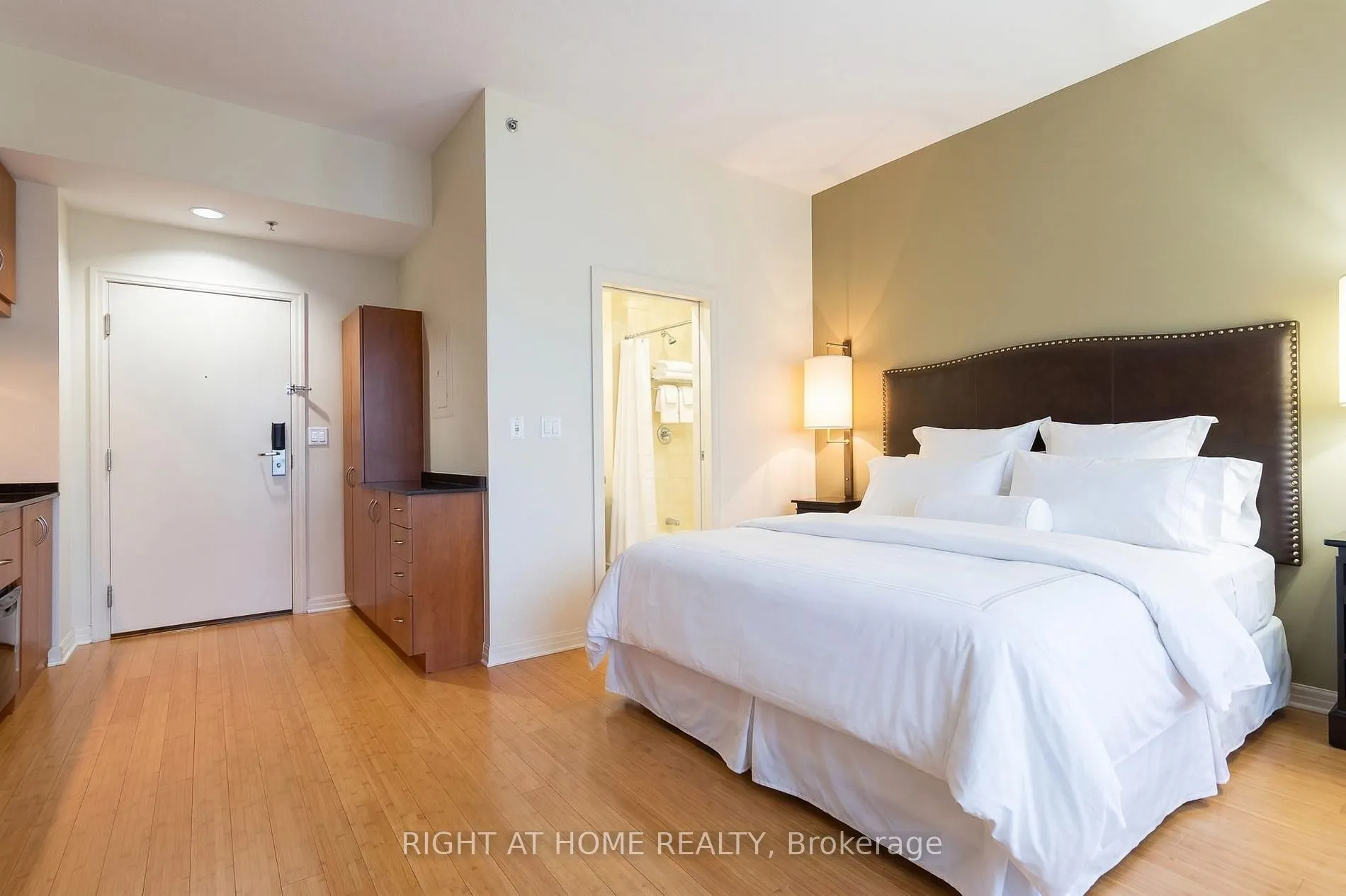1 King Street W #4404