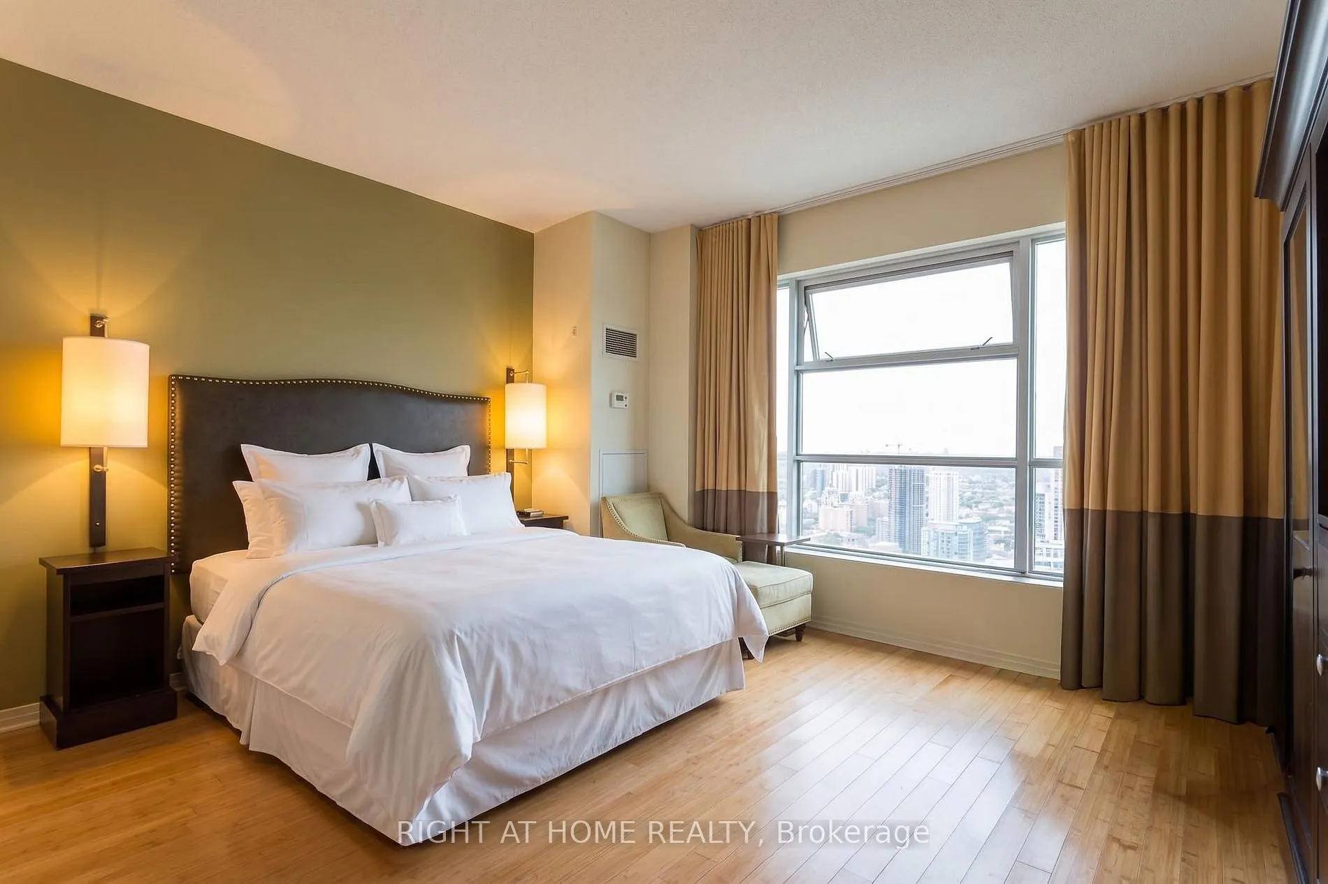 1 King Street W #4404