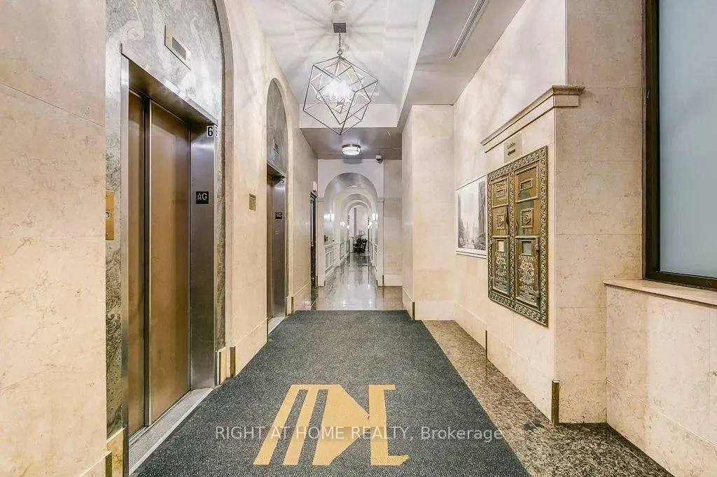 1 King Street W #4404